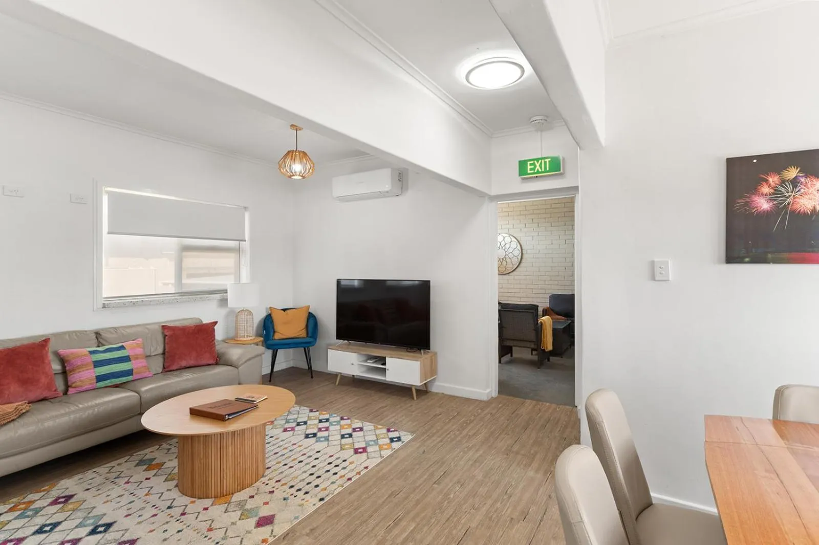 TV and multimedia in Loxton Courthouse Apartments