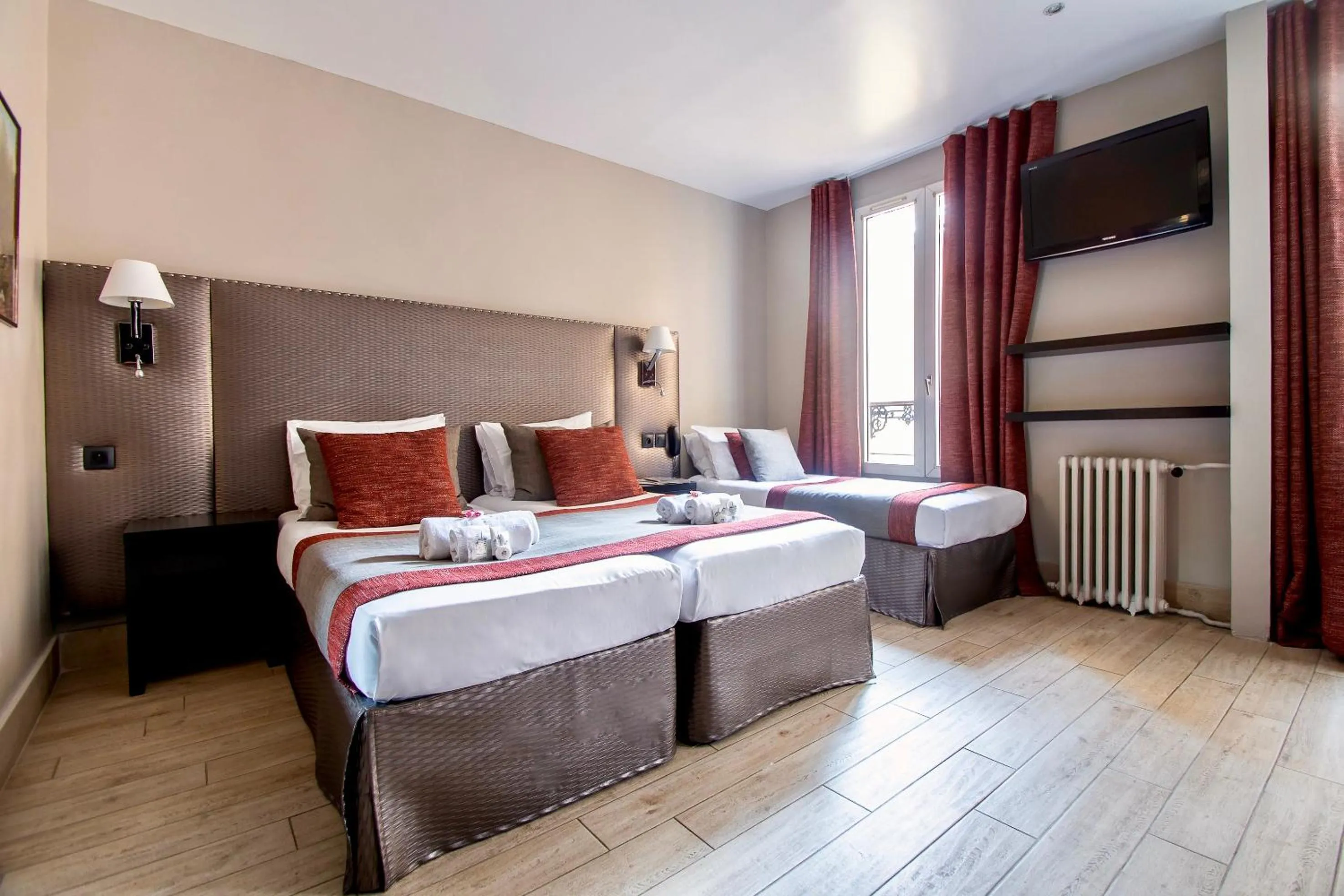 Bed in Hotel Migny Opéra Montmartre