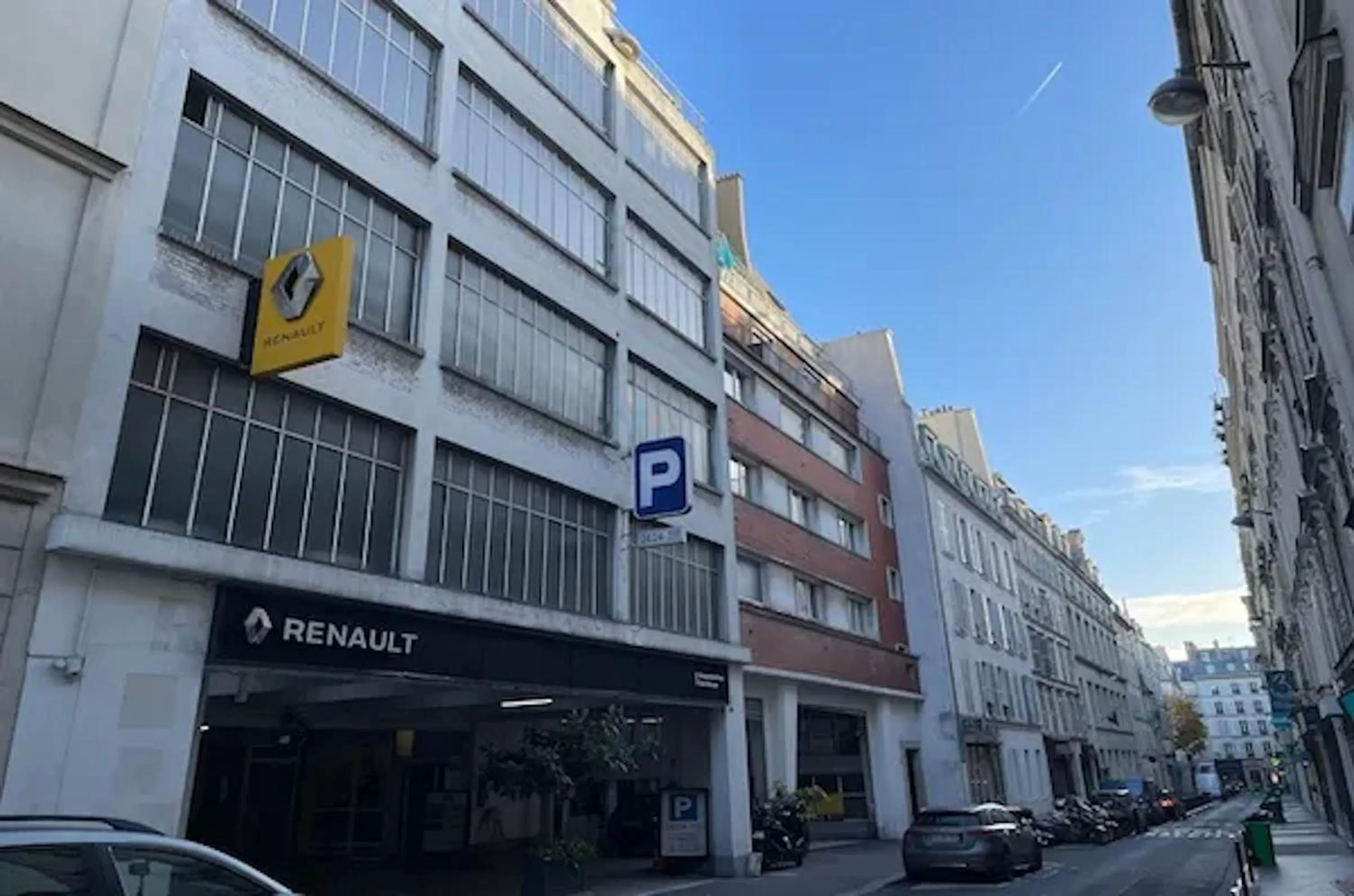Parking in Hotel Migny Opéra Montmartre