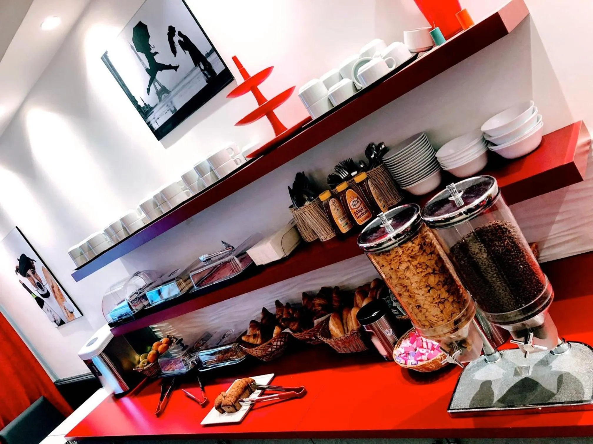 Food and drinks in Hotel Migny Opéra Montmartre