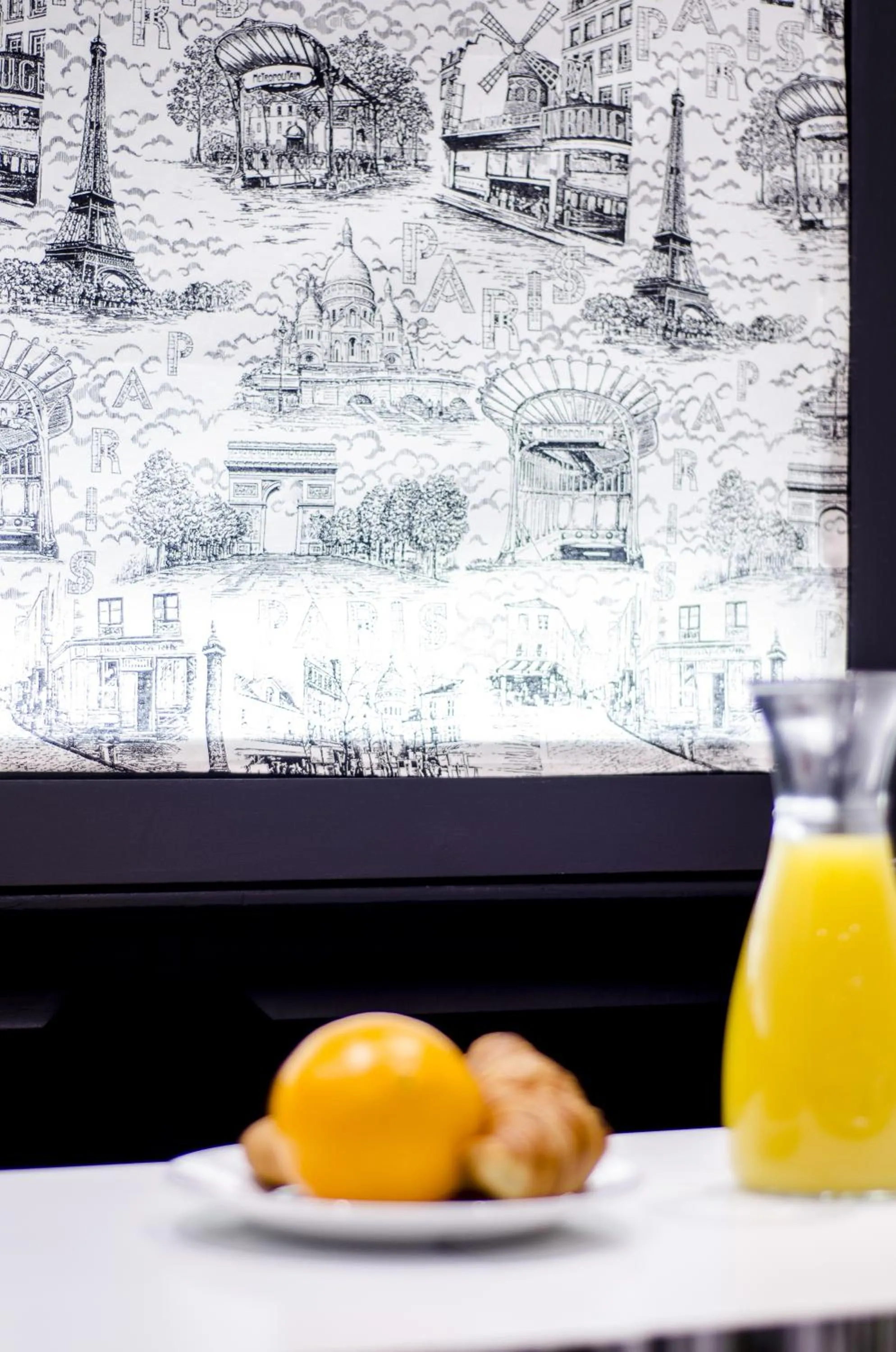 Restaurant/places to eat in Hotel Migny Opéra Montmartre