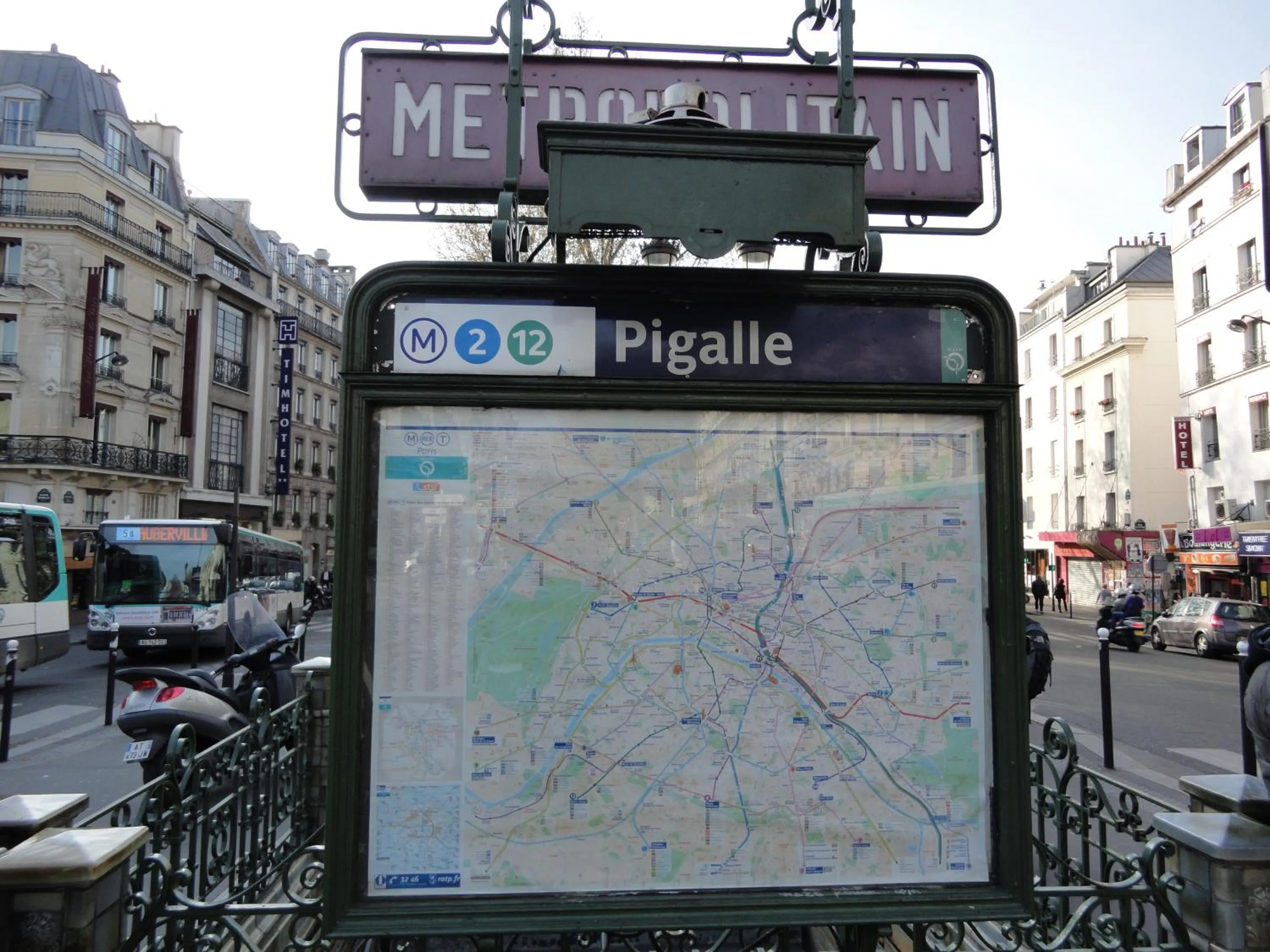 Neighbourhood in Hotel Migny Opéra Montmartre