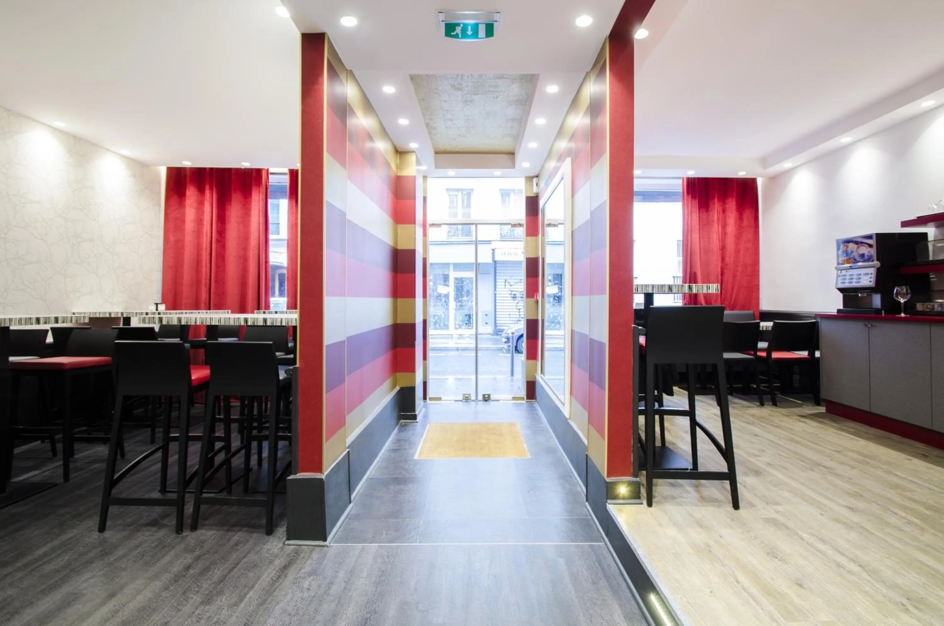 Lobby or reception in Hotel Migny Opéra Montmartre