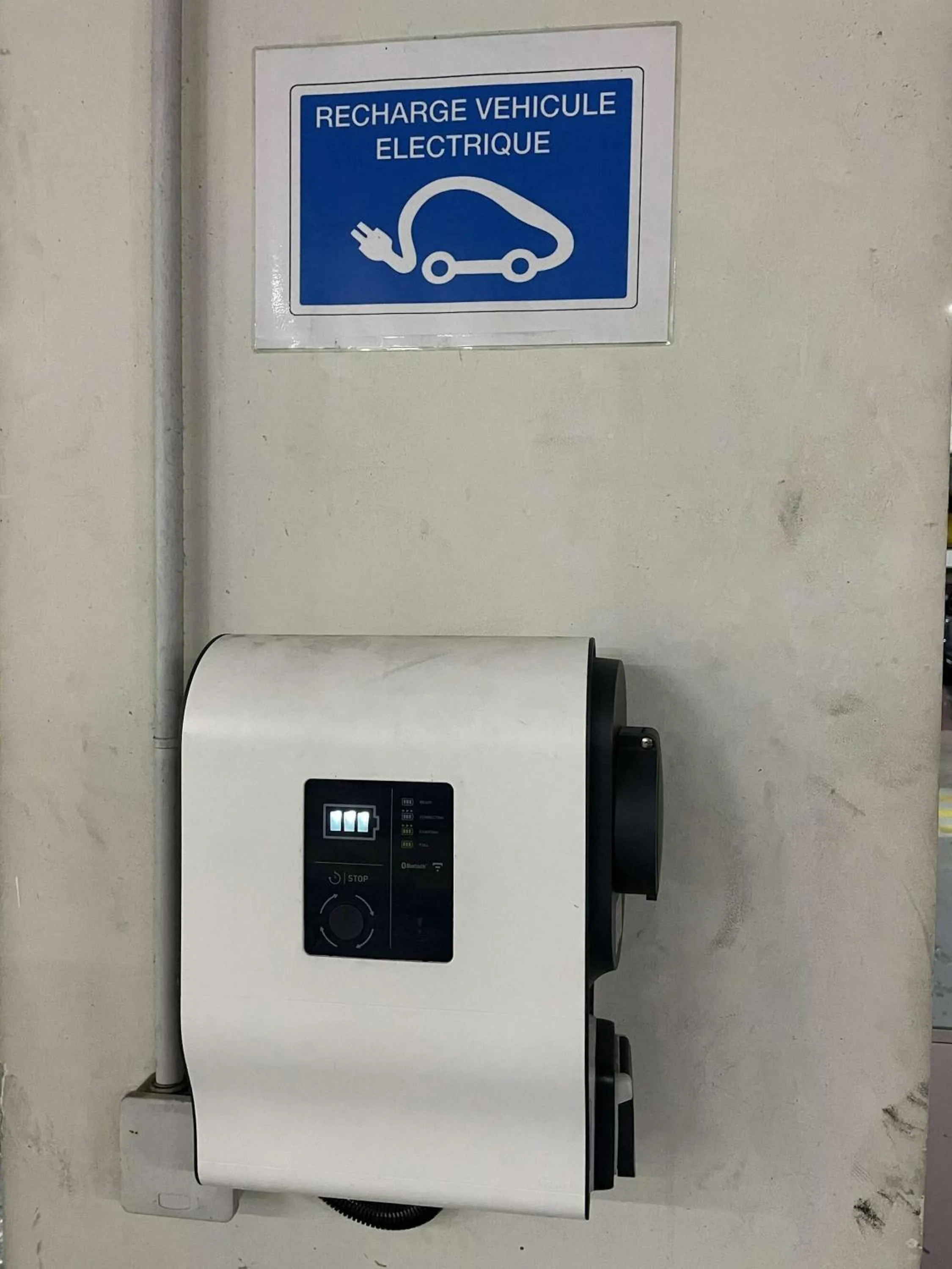 Parking in Hotel Migny Opéra Montmartre