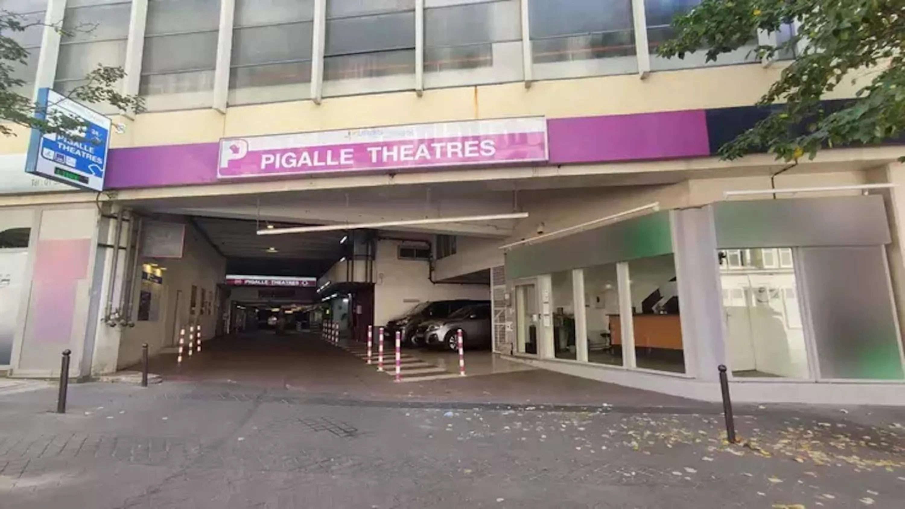 Parking in Hotel Migny Opéra Montmartre