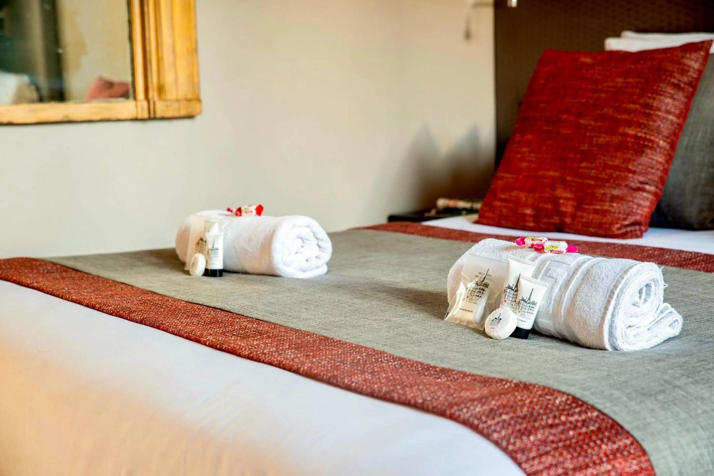 Bed in Hotel Migny Opéra Montmartre