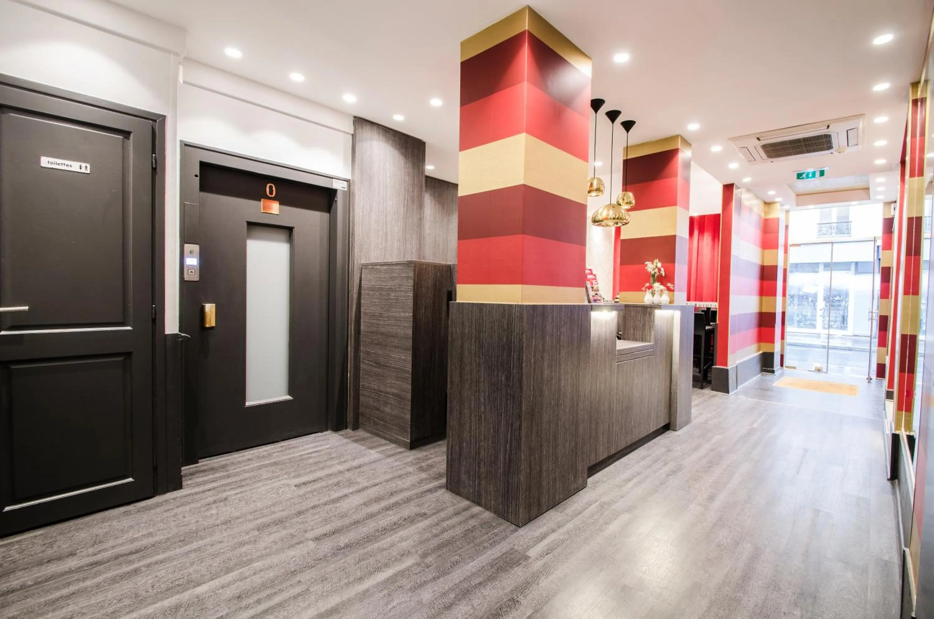 Lobby or reception in Hotel Migny Opéra Montmartre