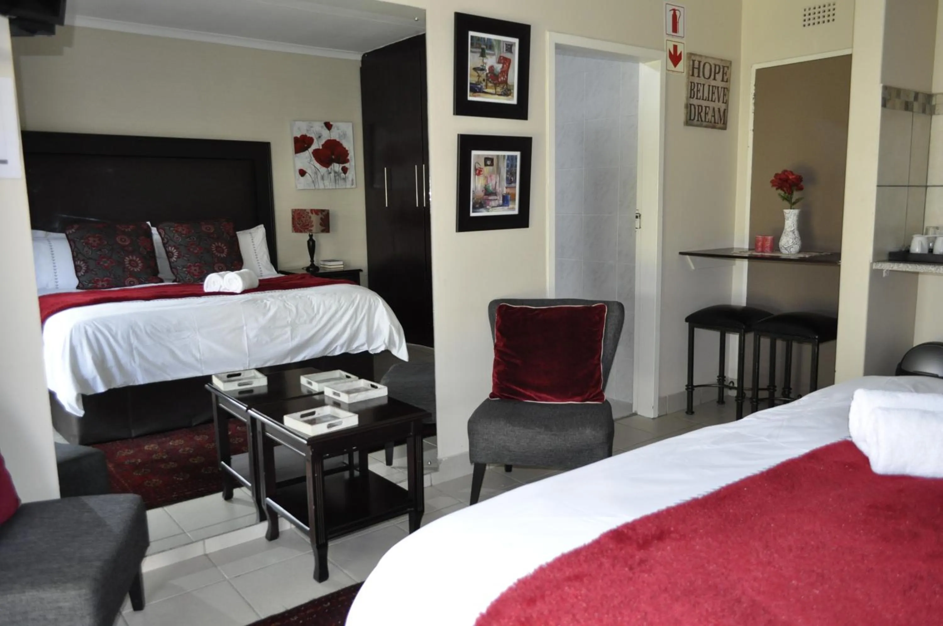 Photo of the whole room, Bed in Cashan BnB