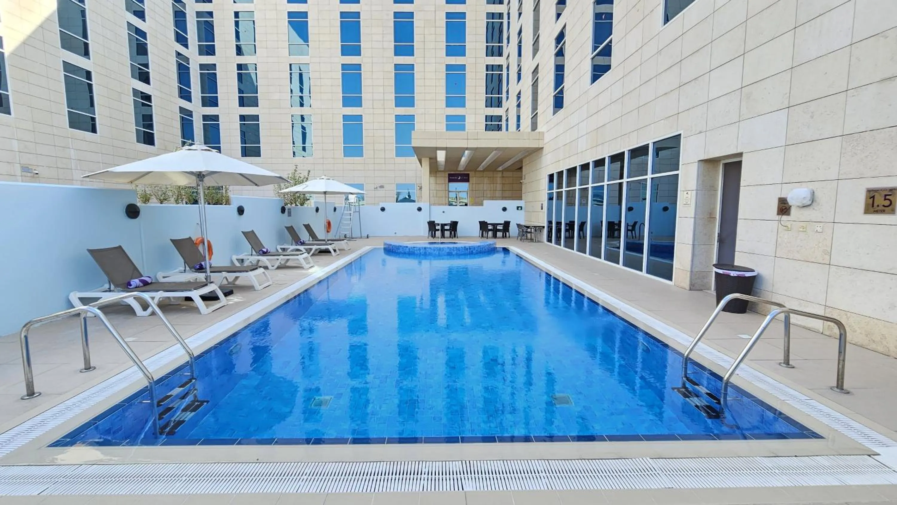 Swimming pool in Premier Inn Doha Education City