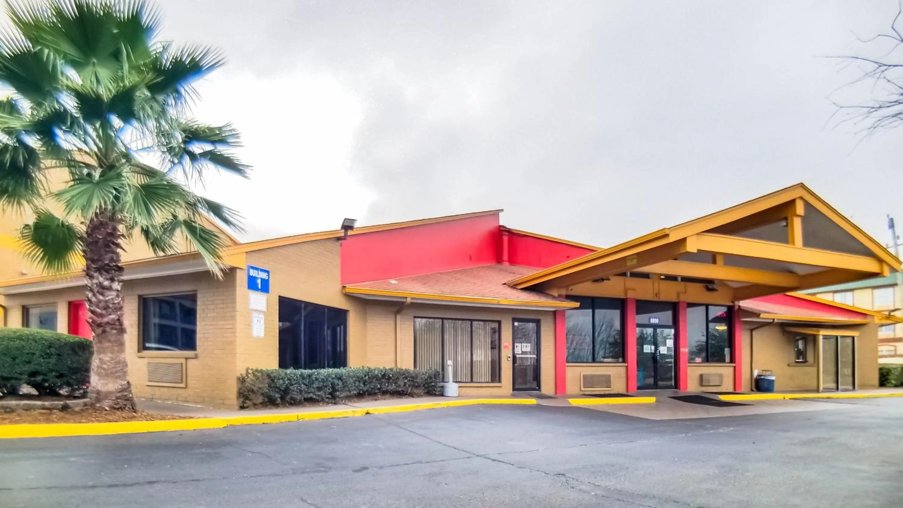 Property building in Travelodge by Wyndham Houston Hobby Airport