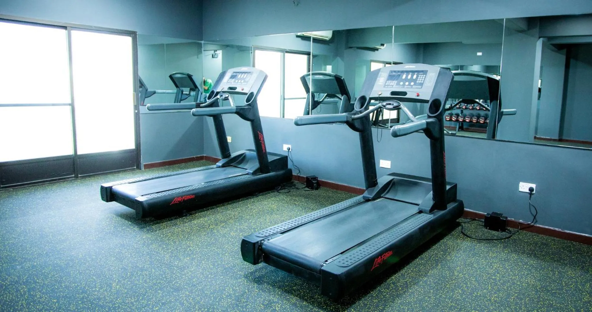 Fitness centre/facilities in ltlalat Al Shorouq Hotel
