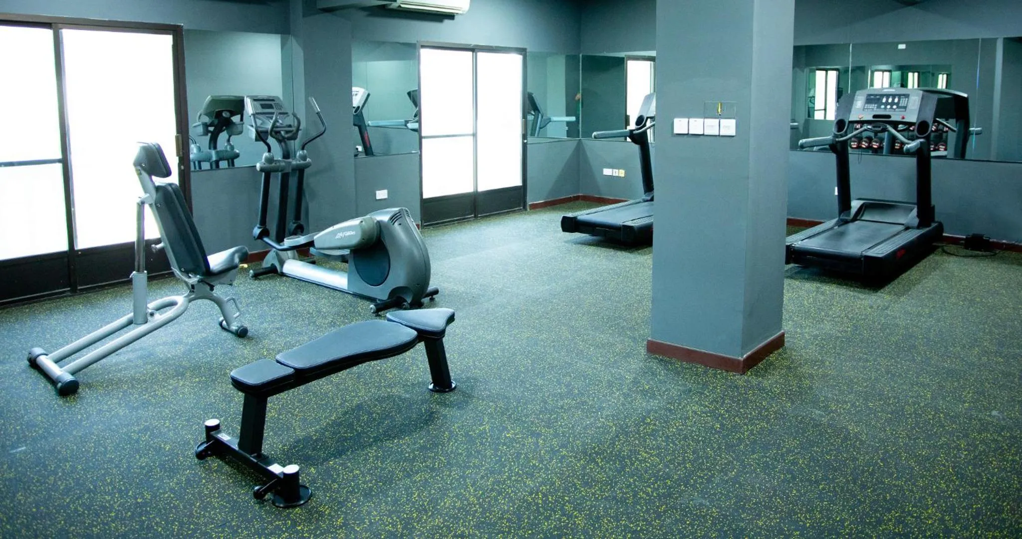 Fitness centre/facilities in ltlalat Al Shorouq Hotel