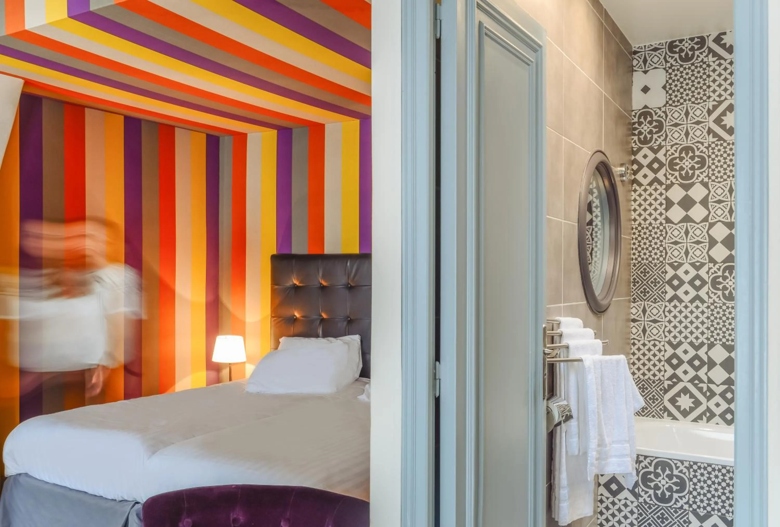 Photo of the whole room, Bed in ZE Hotel