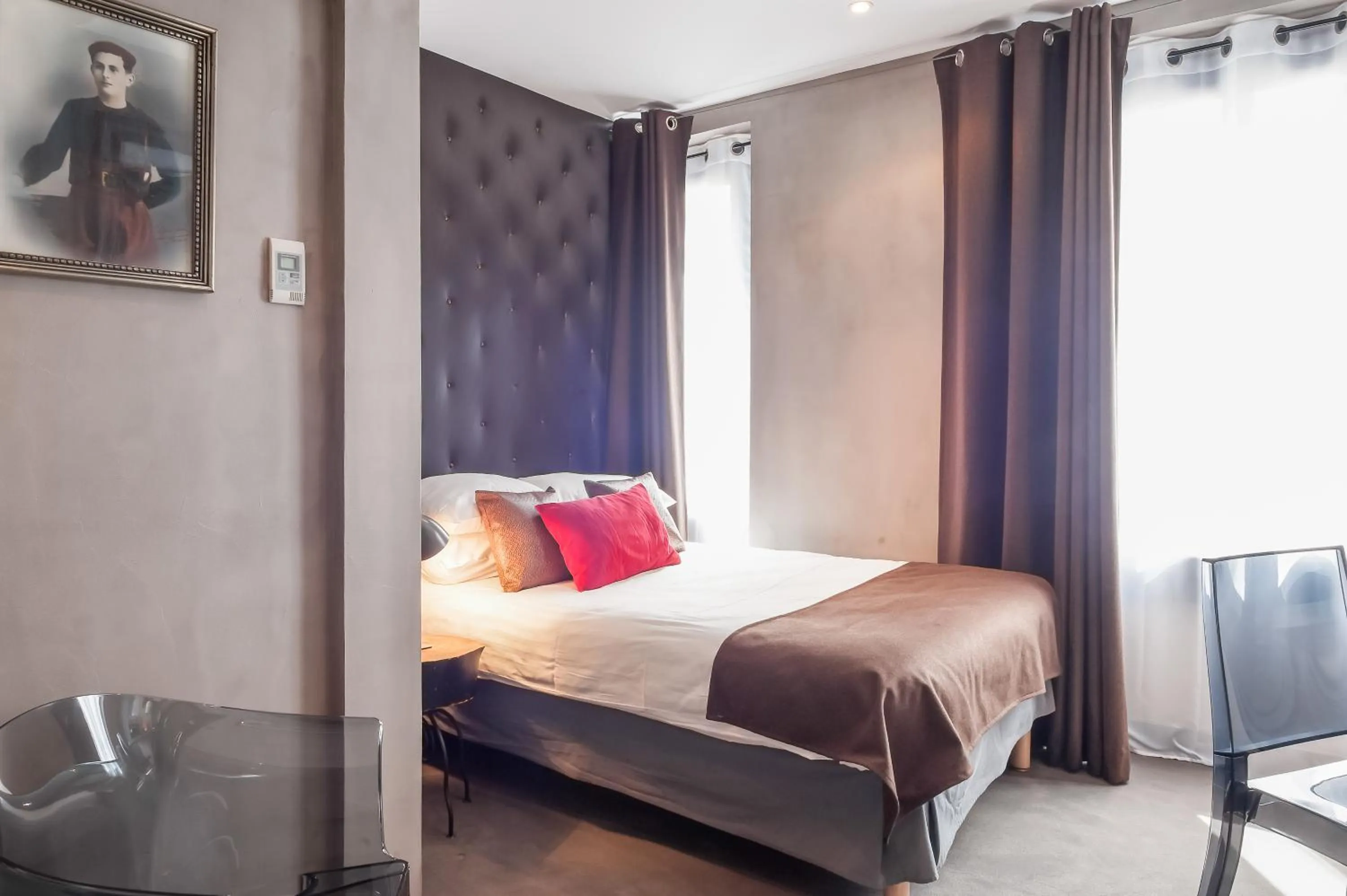 Photo of the whole room, Bed in ZE Hotel