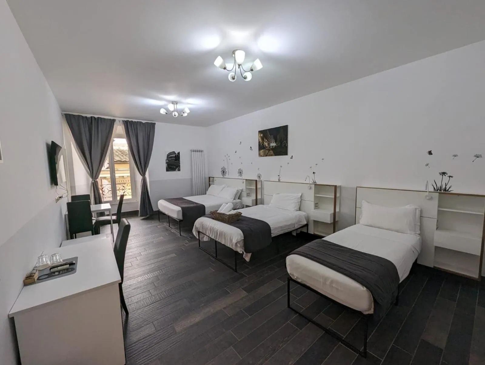 Photo of the whole room, Bed in Arch Rome Suites