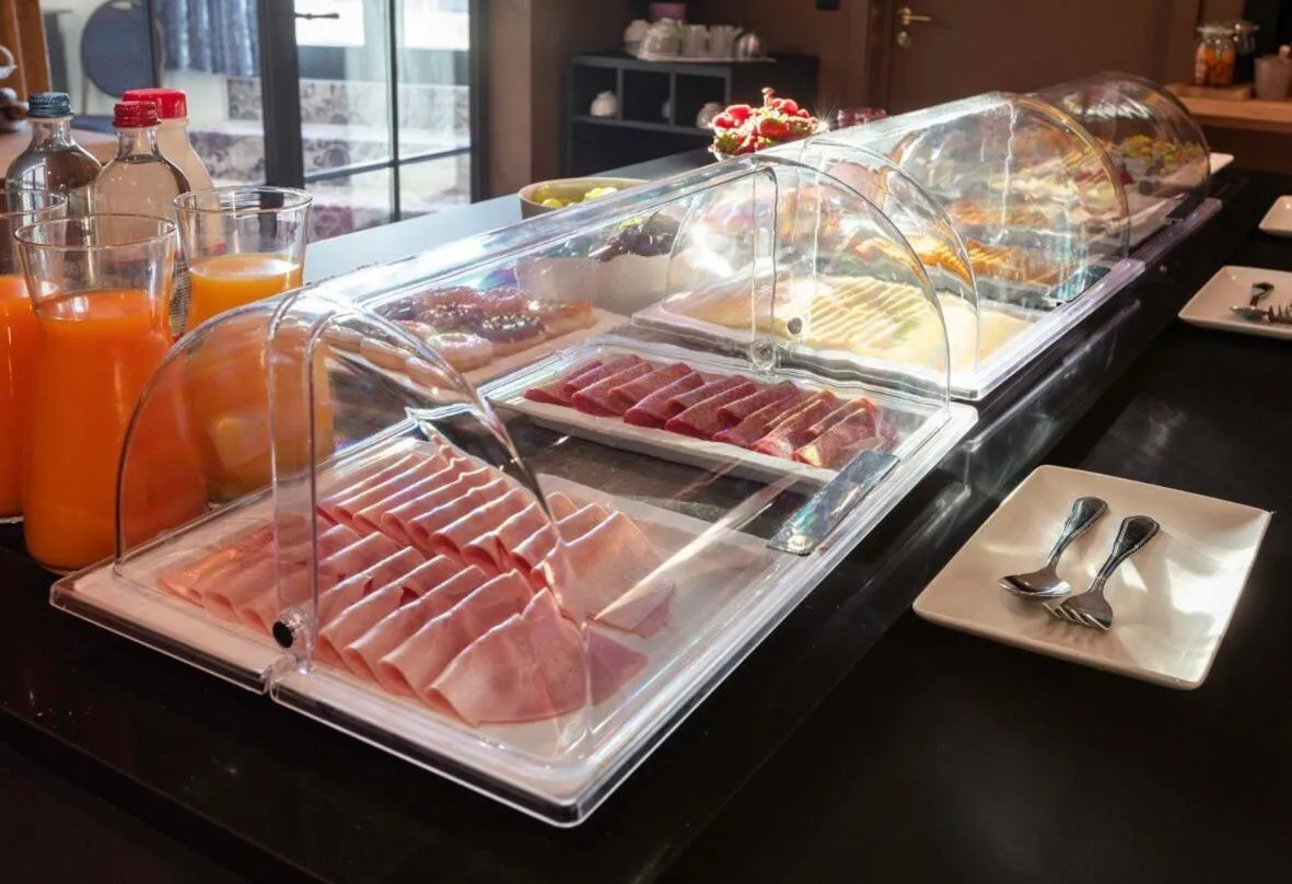 Food and drinks in Hotel Leo Station, Villa et Annexes