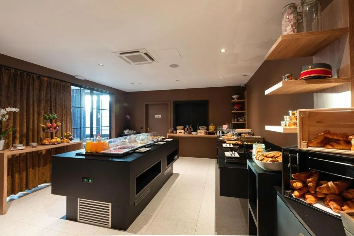 Food and drinks in Hotel Leo Station, Villa et Annexes