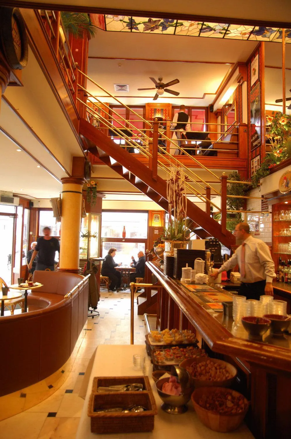 Lounge or bar in Hotel Leo Station, Villa et Annexes