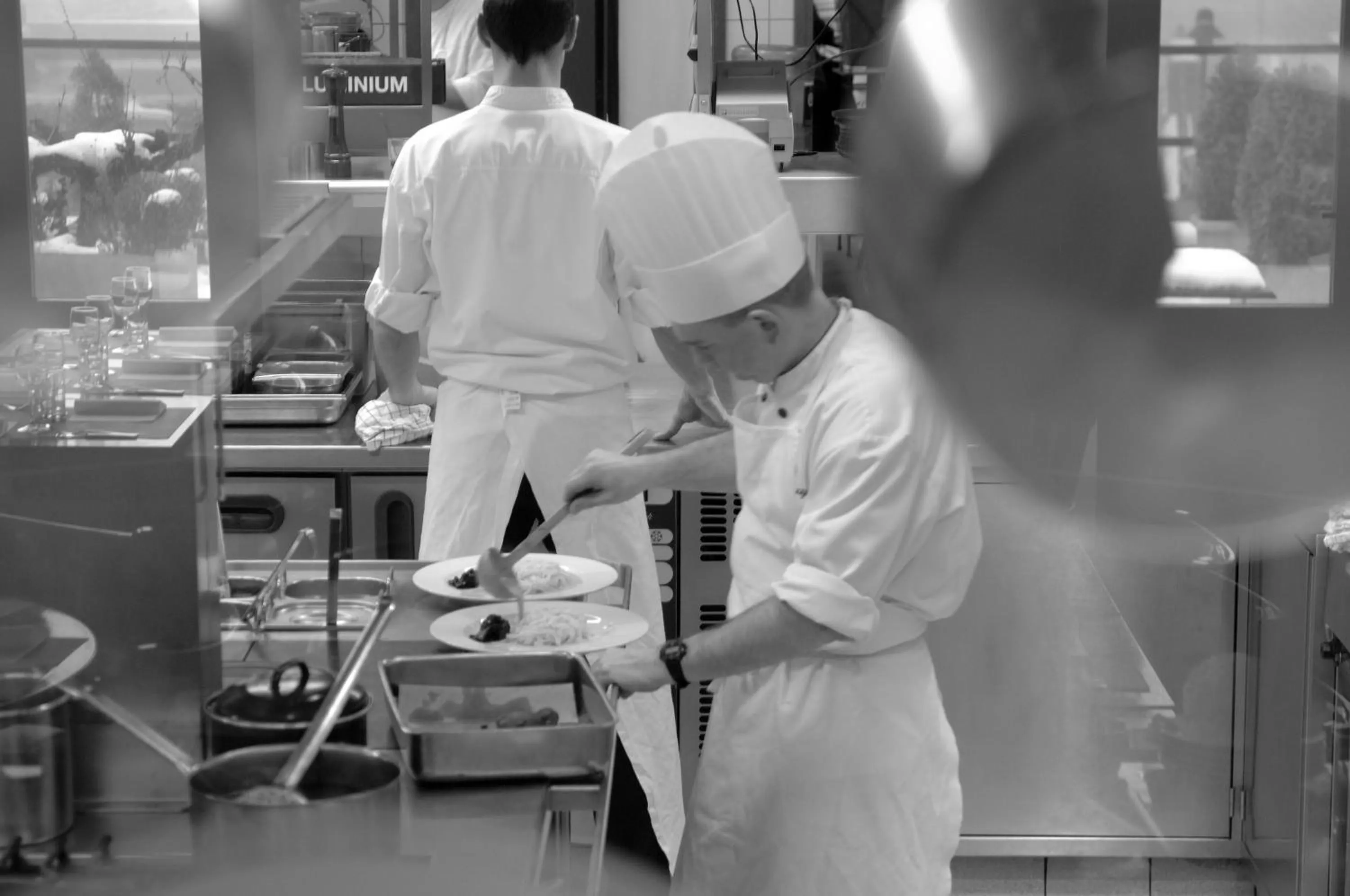 Staff in Hotel Leo Station, Villa et Annexes