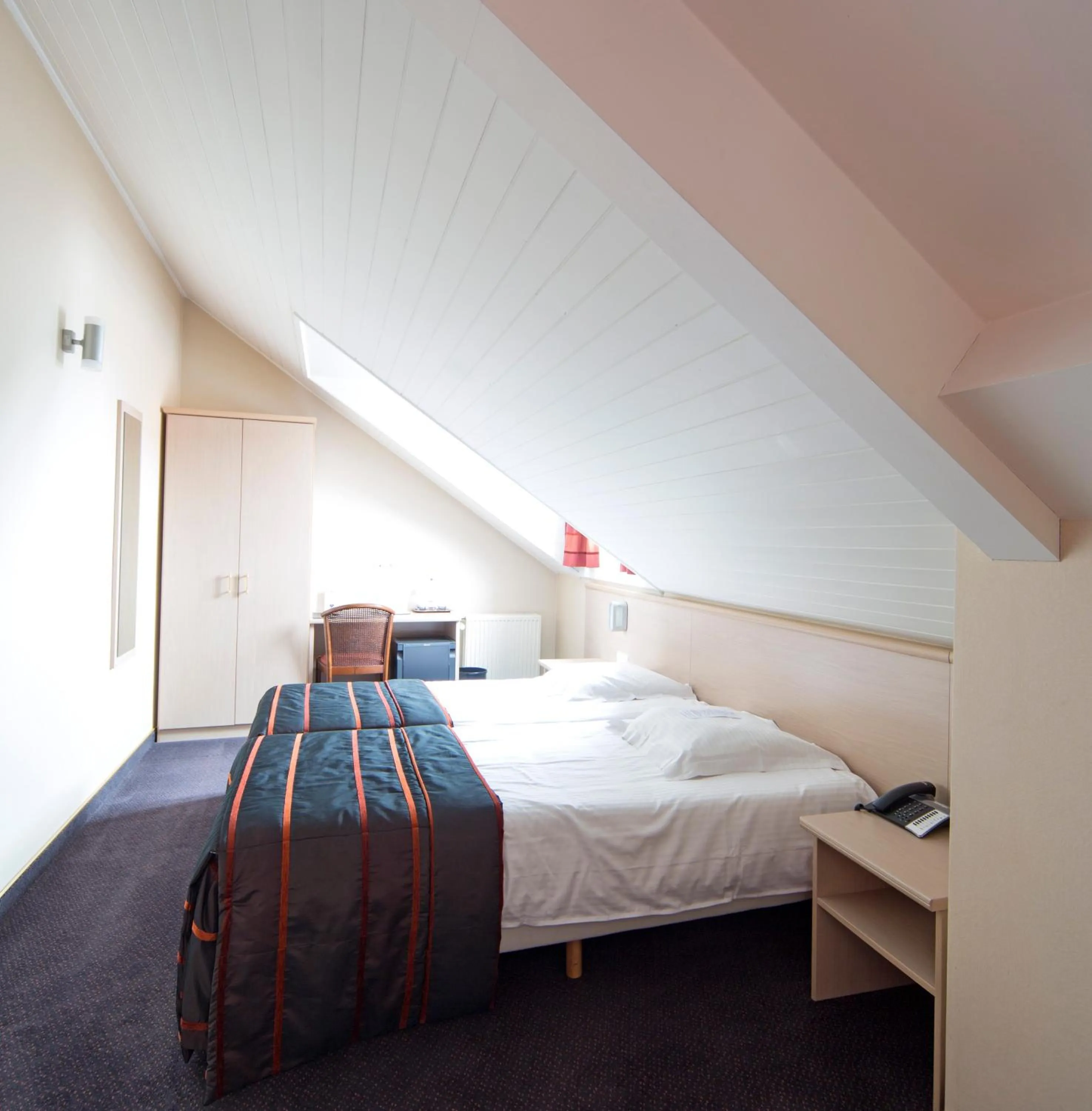 Bed in Hotel Leo Station, Villa et Annexes