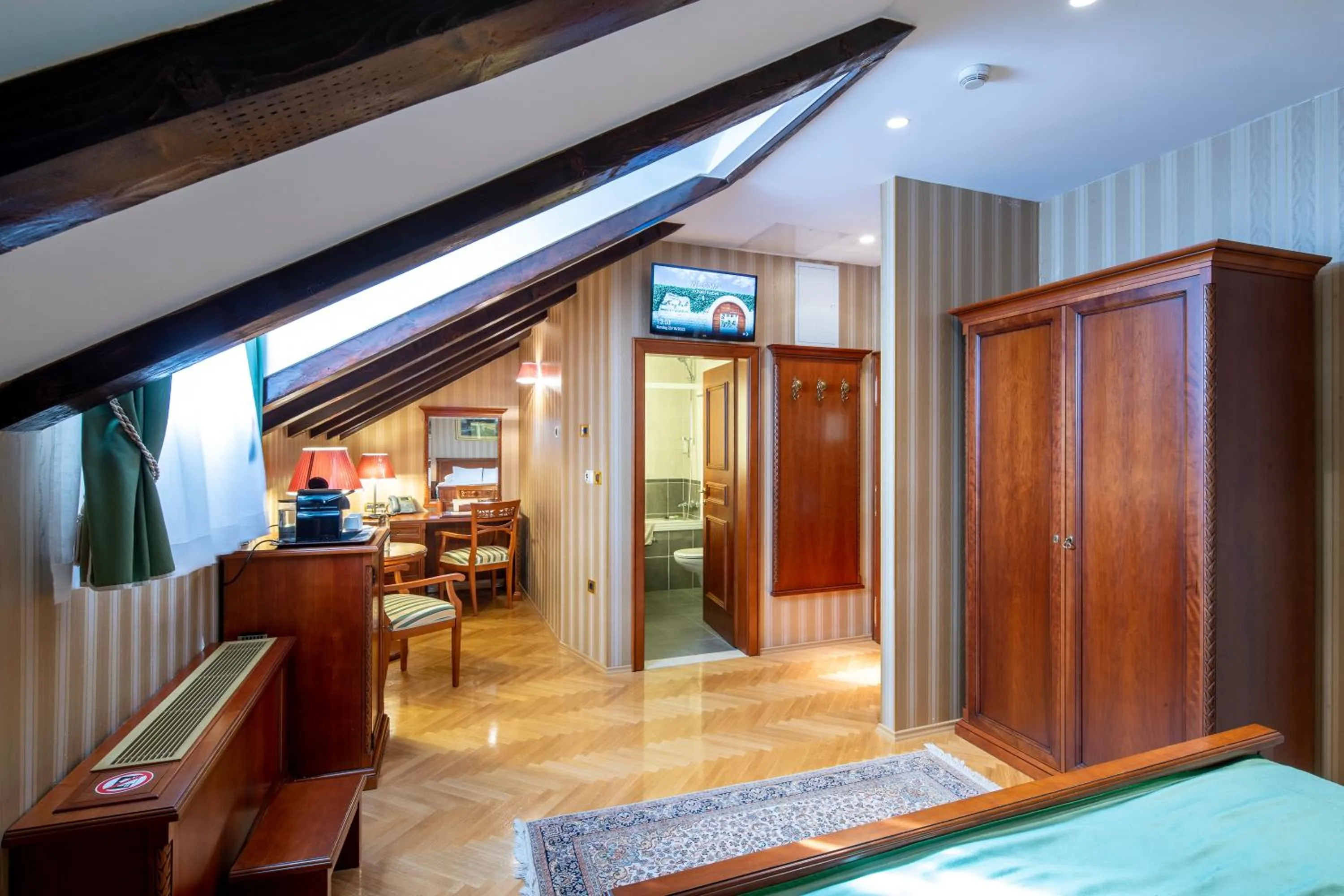 TV and multimedia, Bed in Boutique Hotel Kazbek