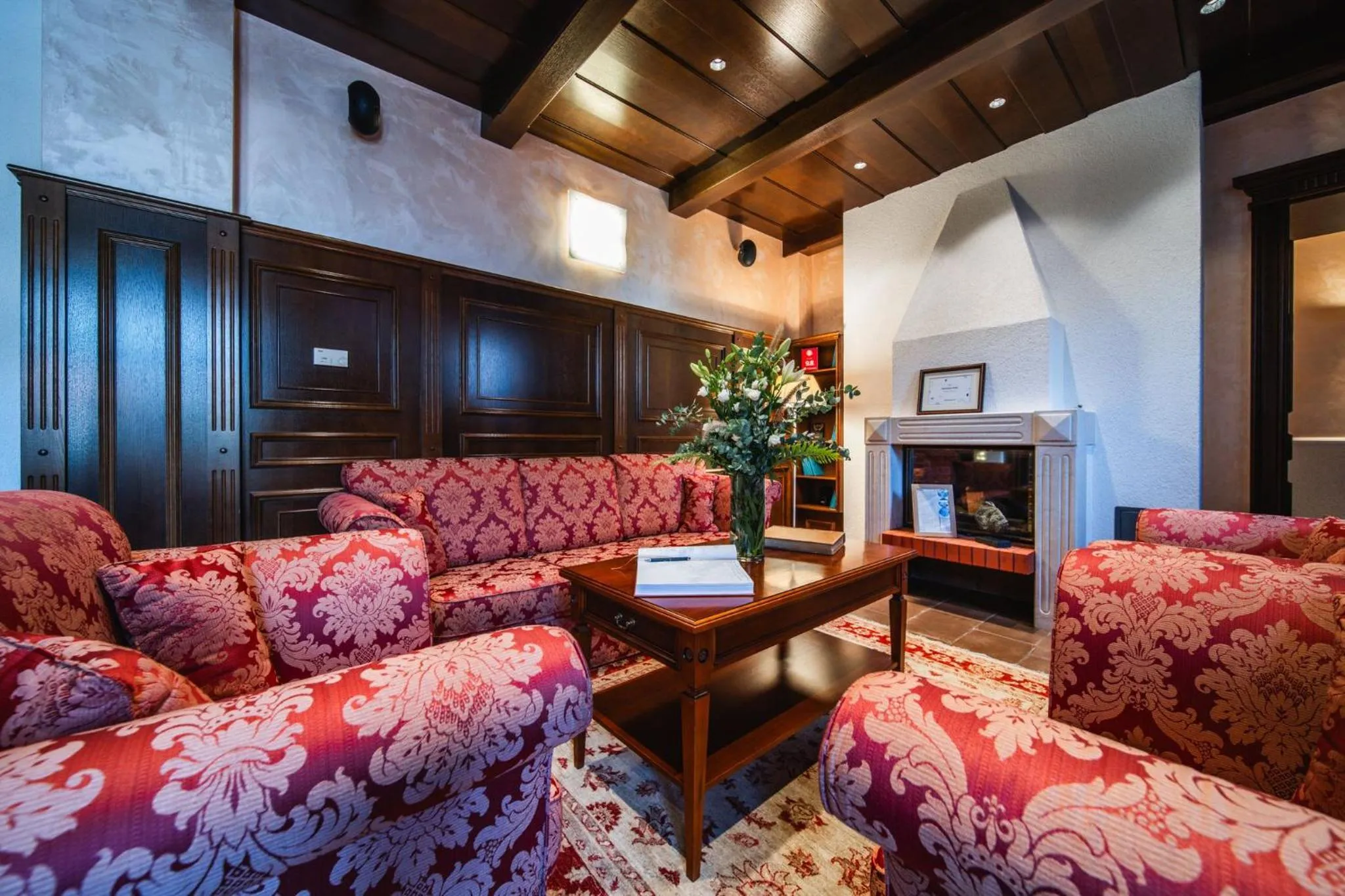 TV and multimedia in Boutique Hotel Kazbek