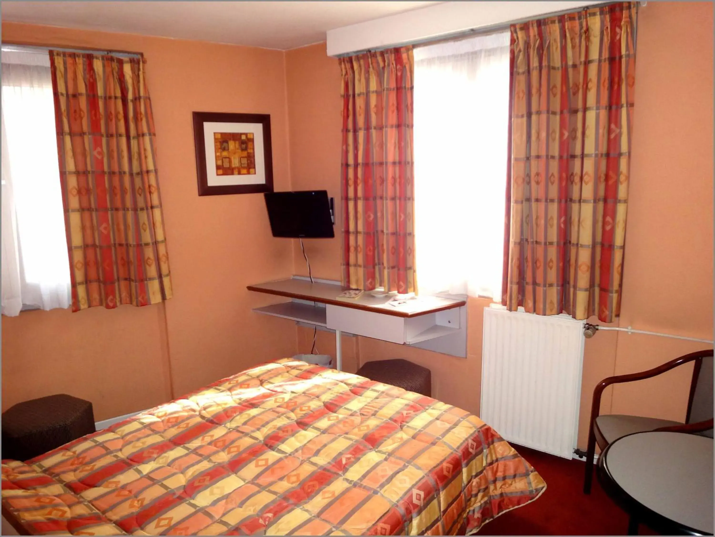 Single Room in Picardy Hôtel-Gare du Nord Single Room in Picardy Hôtel-Gare du Nord