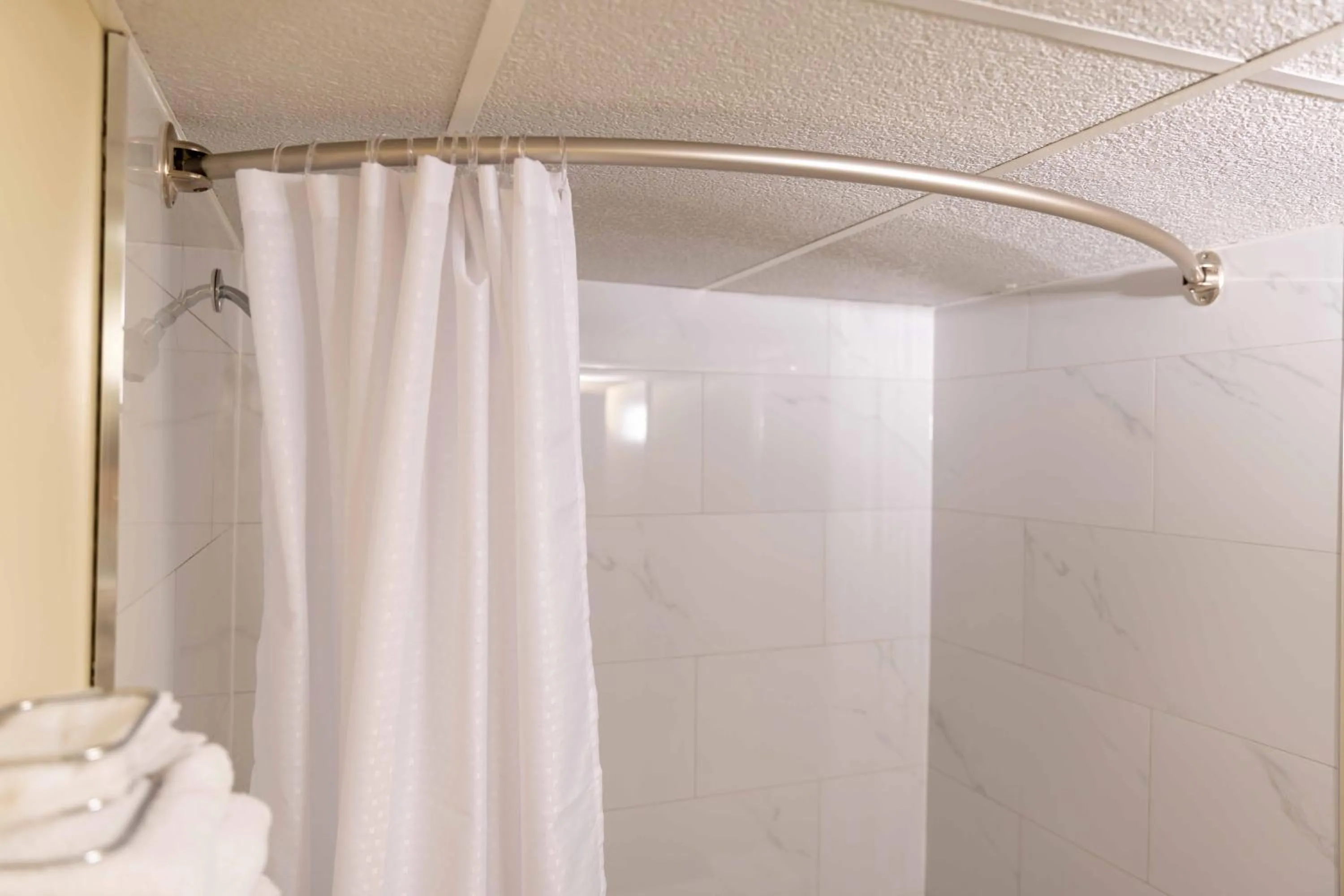 Shower in Northern Lights Inn