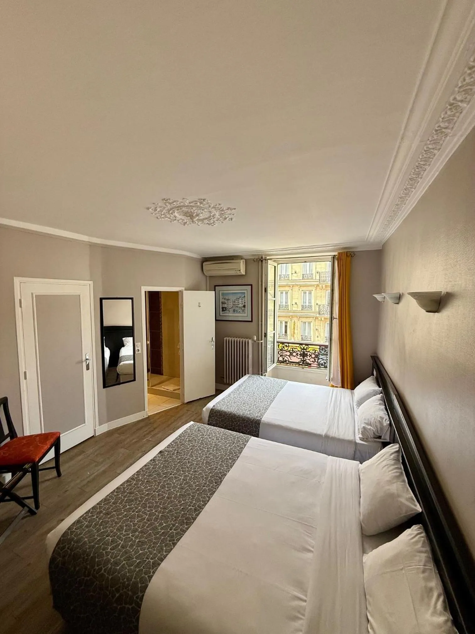 Bed in New Hôtel Gare Du Nord