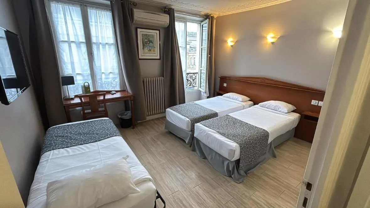 Bedroom, Bed in New Hôtel Gare Du Nord