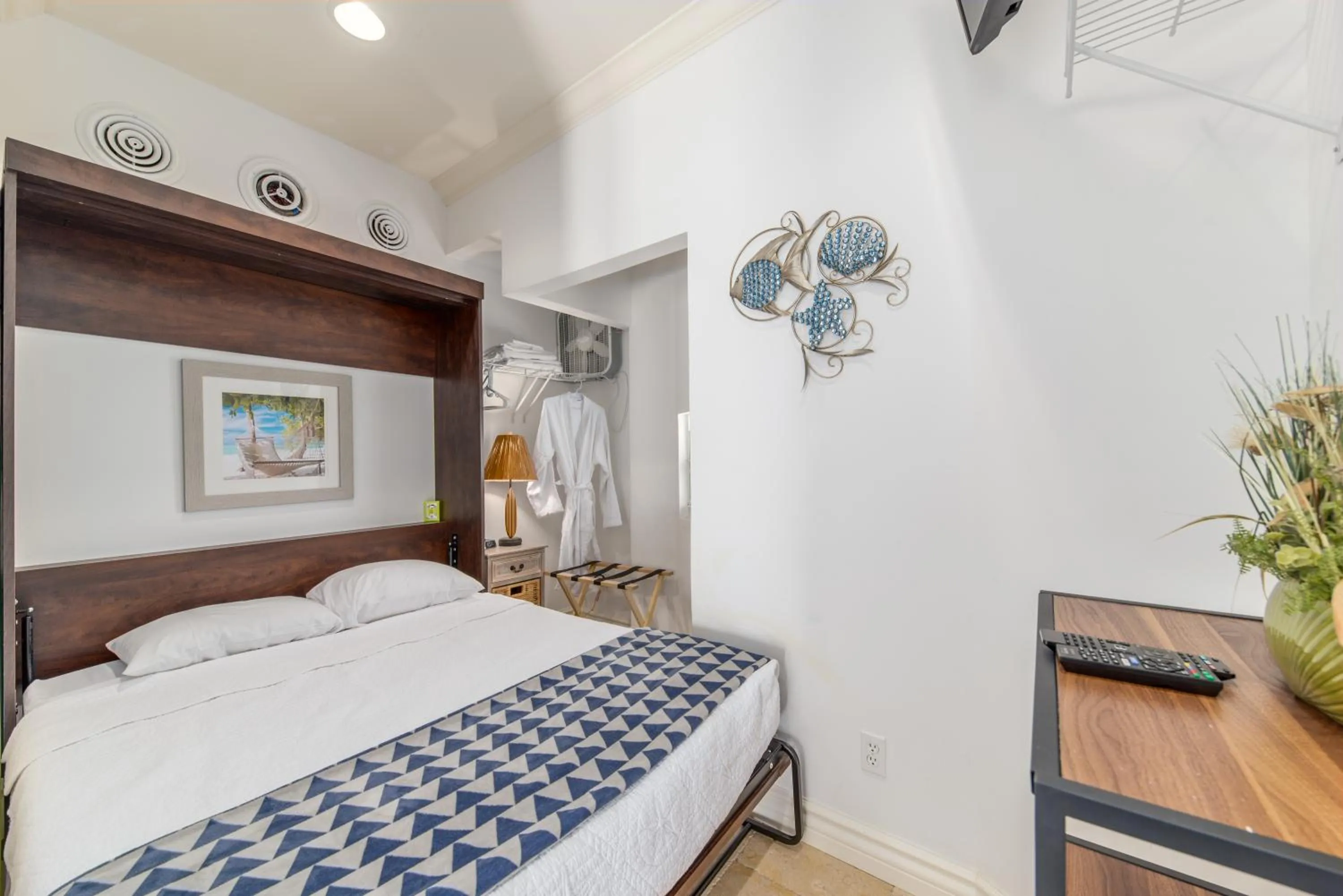 Bed in La Dolce Vita