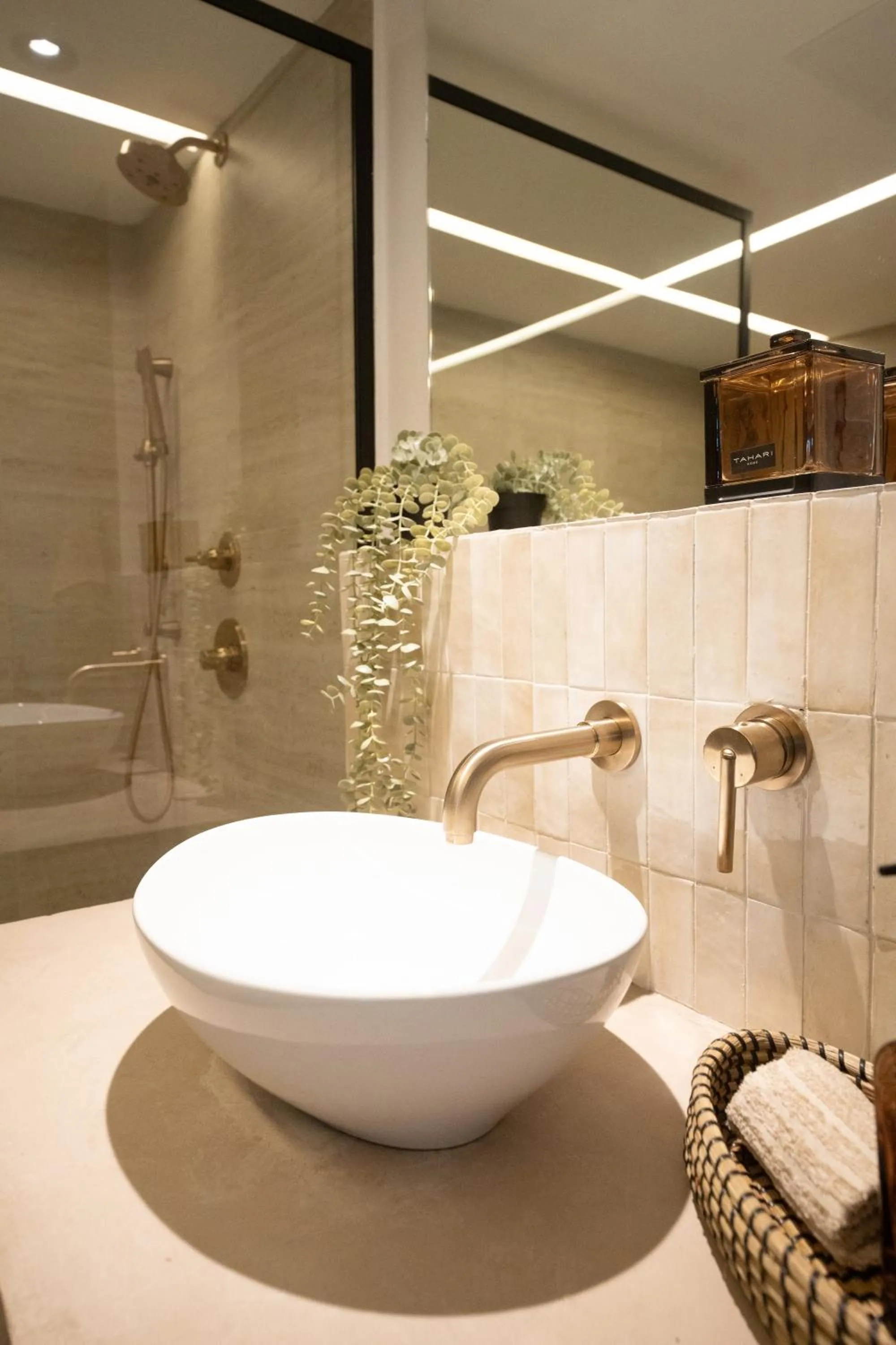 OCEAN VIEW DELUXE SUITE: PVT. BEACH & POOL