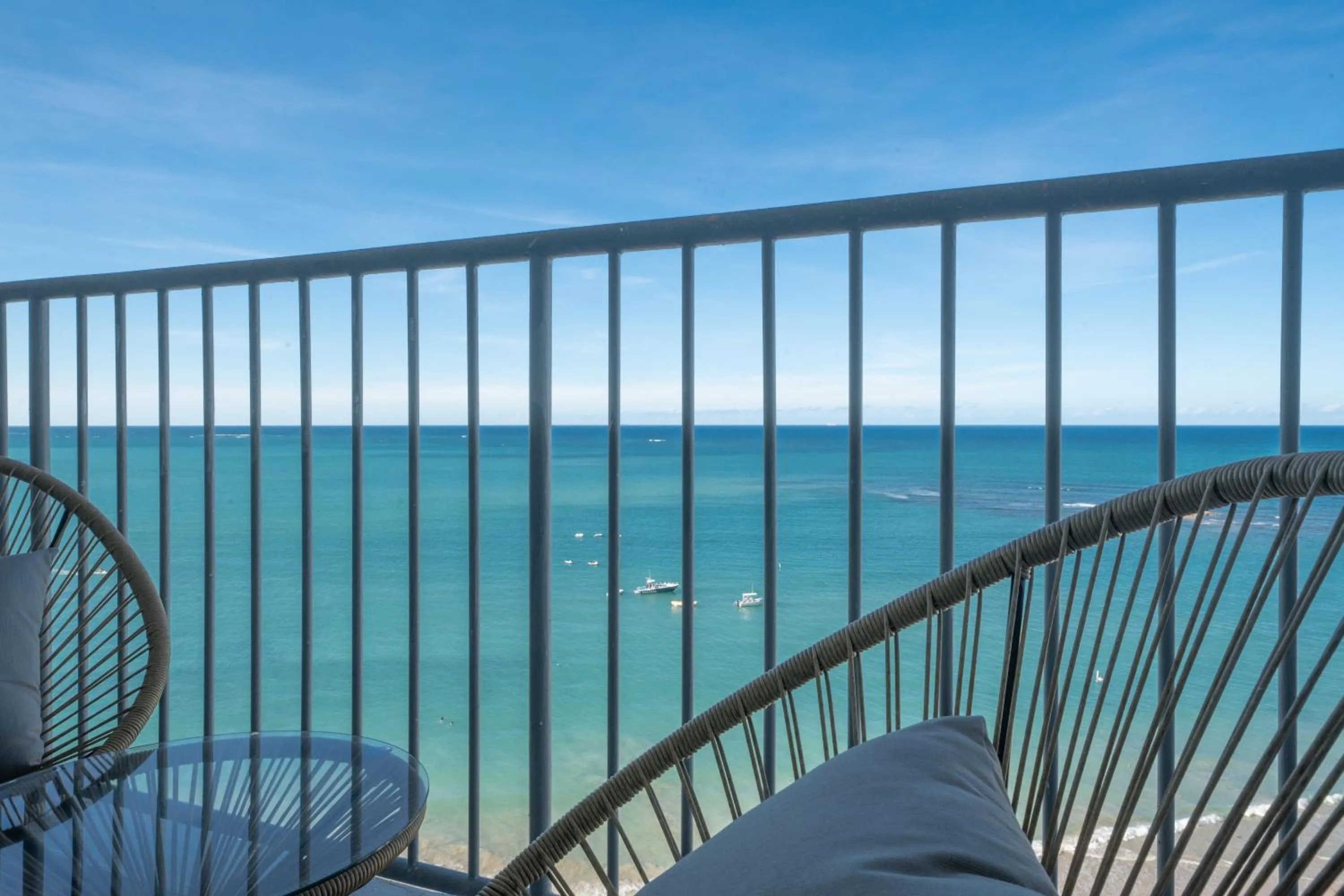 Balcony/Terrace in OCEAN VIEW DELUXE SUITE: PVT. BEACH & POOL