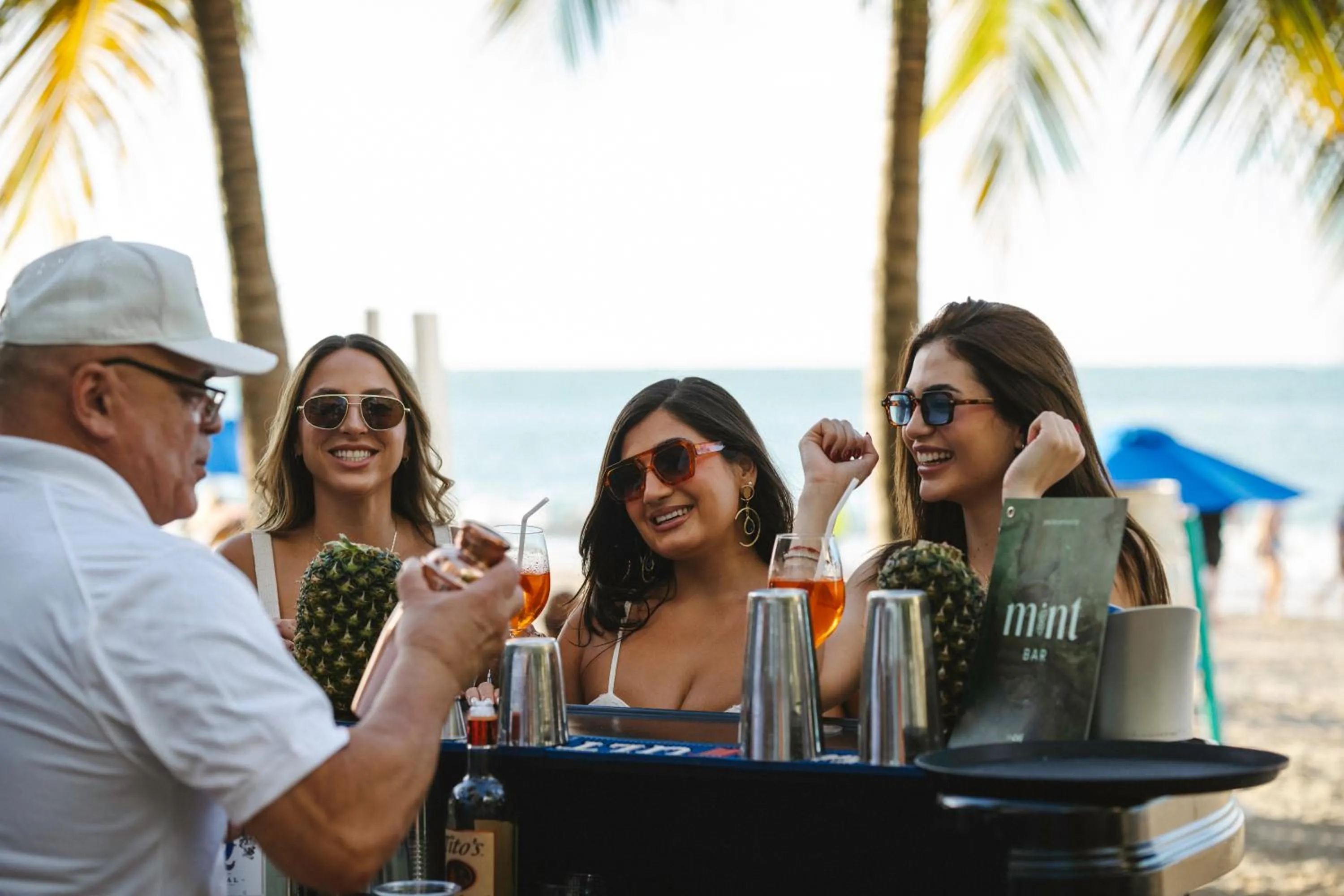 Lounge or bar in OCEAN VIEW DELUXE SUITE: PVT. BEACH & POOL