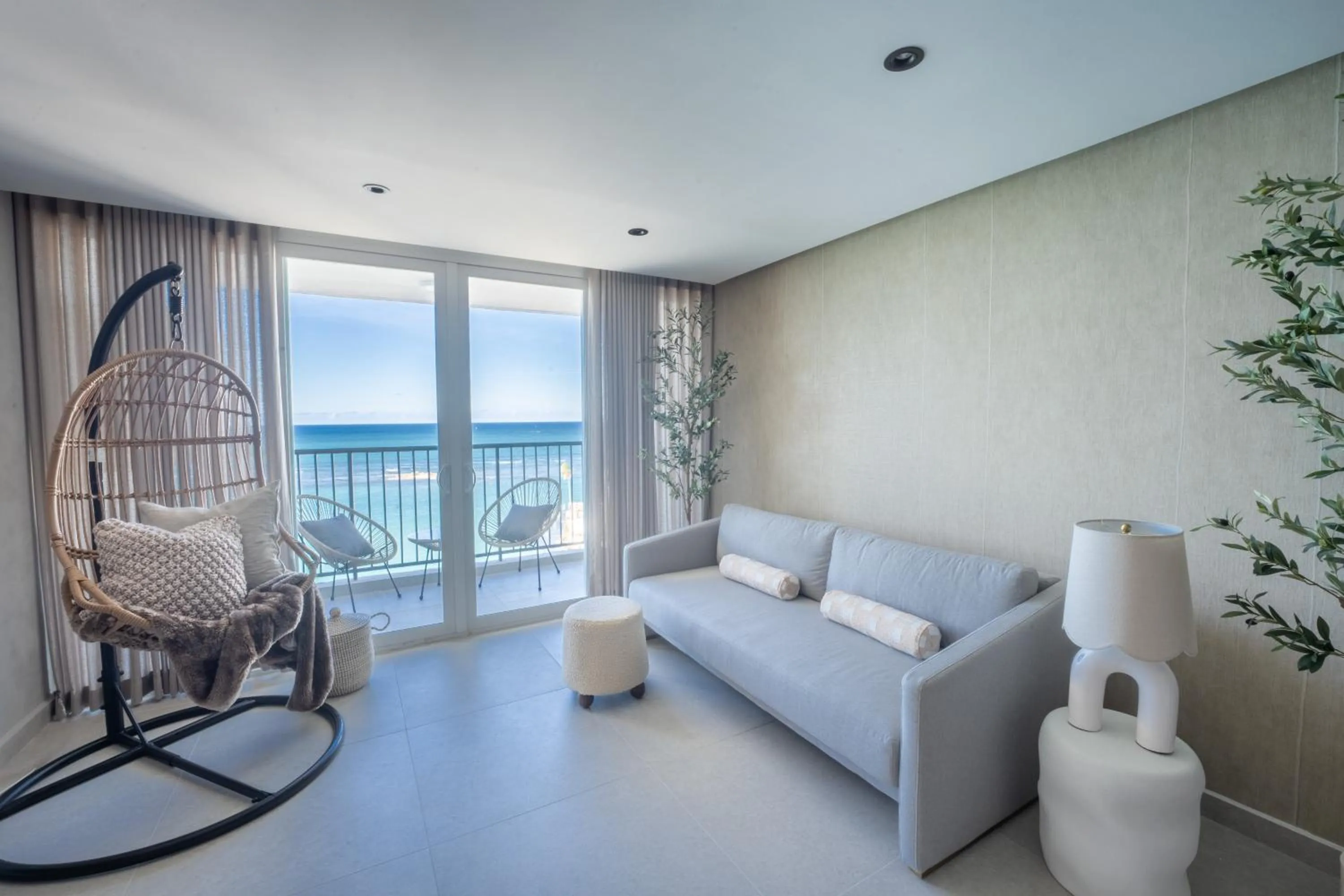 Living room in OCEAN VIEW DELUXE SUITE: PVT. BEACH & POOL