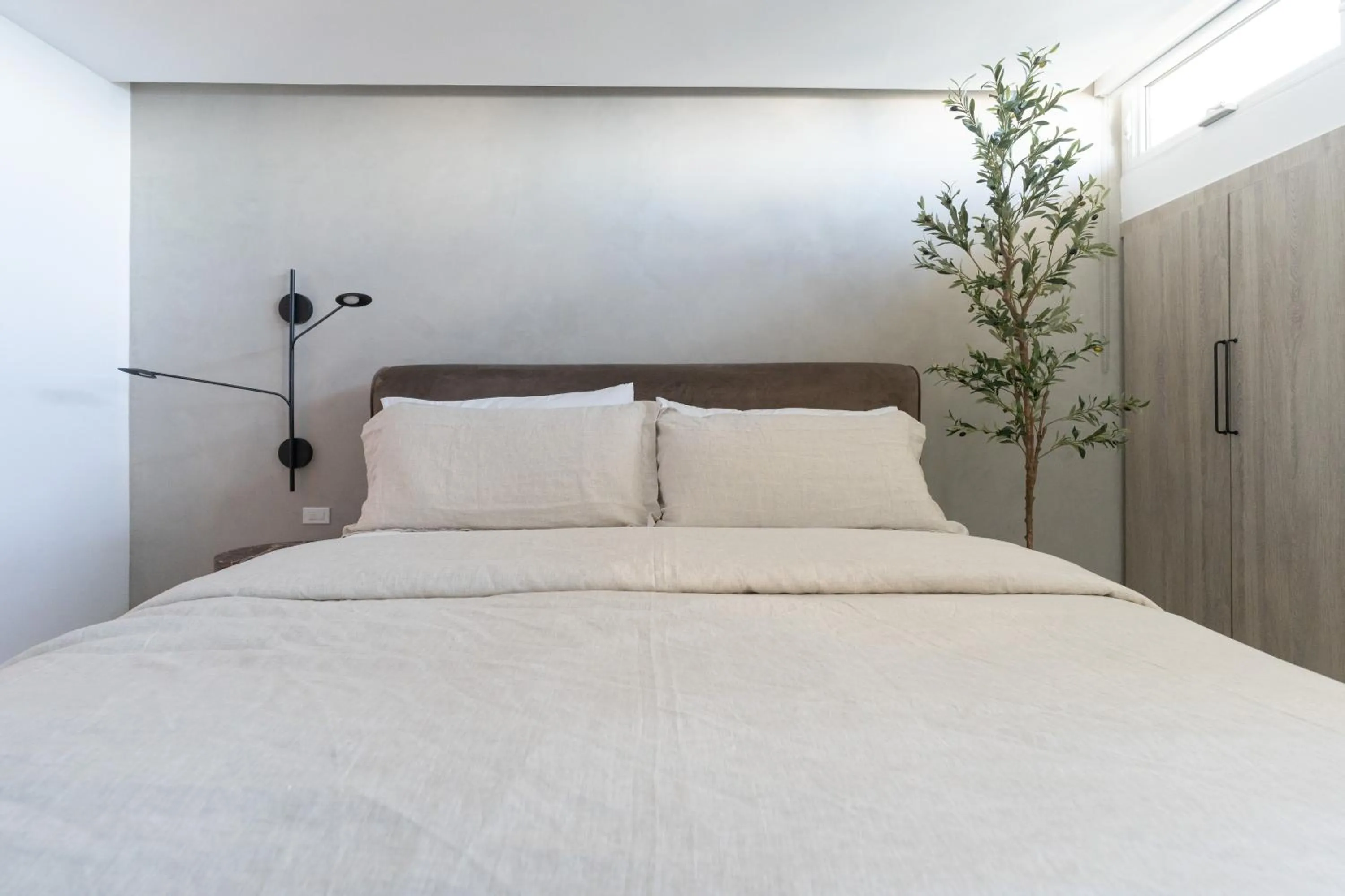 Bed in OCEAN VIEW DELUXE SUITE: PVT. BEACH & POOL