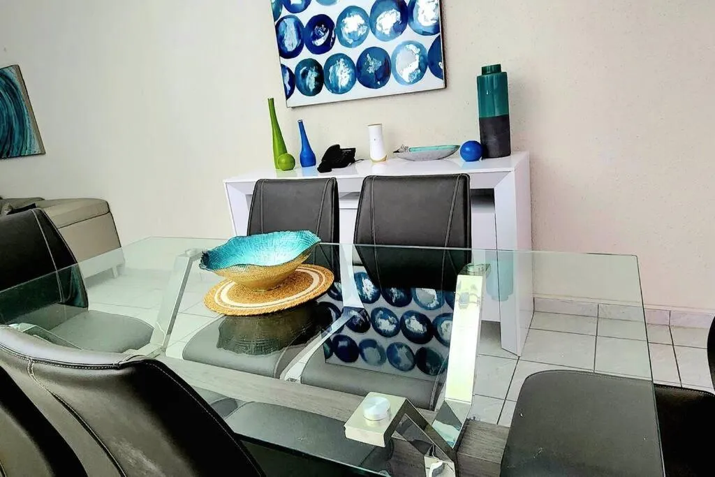 Dining area in OCEAN VIEW DELUXE SUITE: PVT. BEACH & POOL