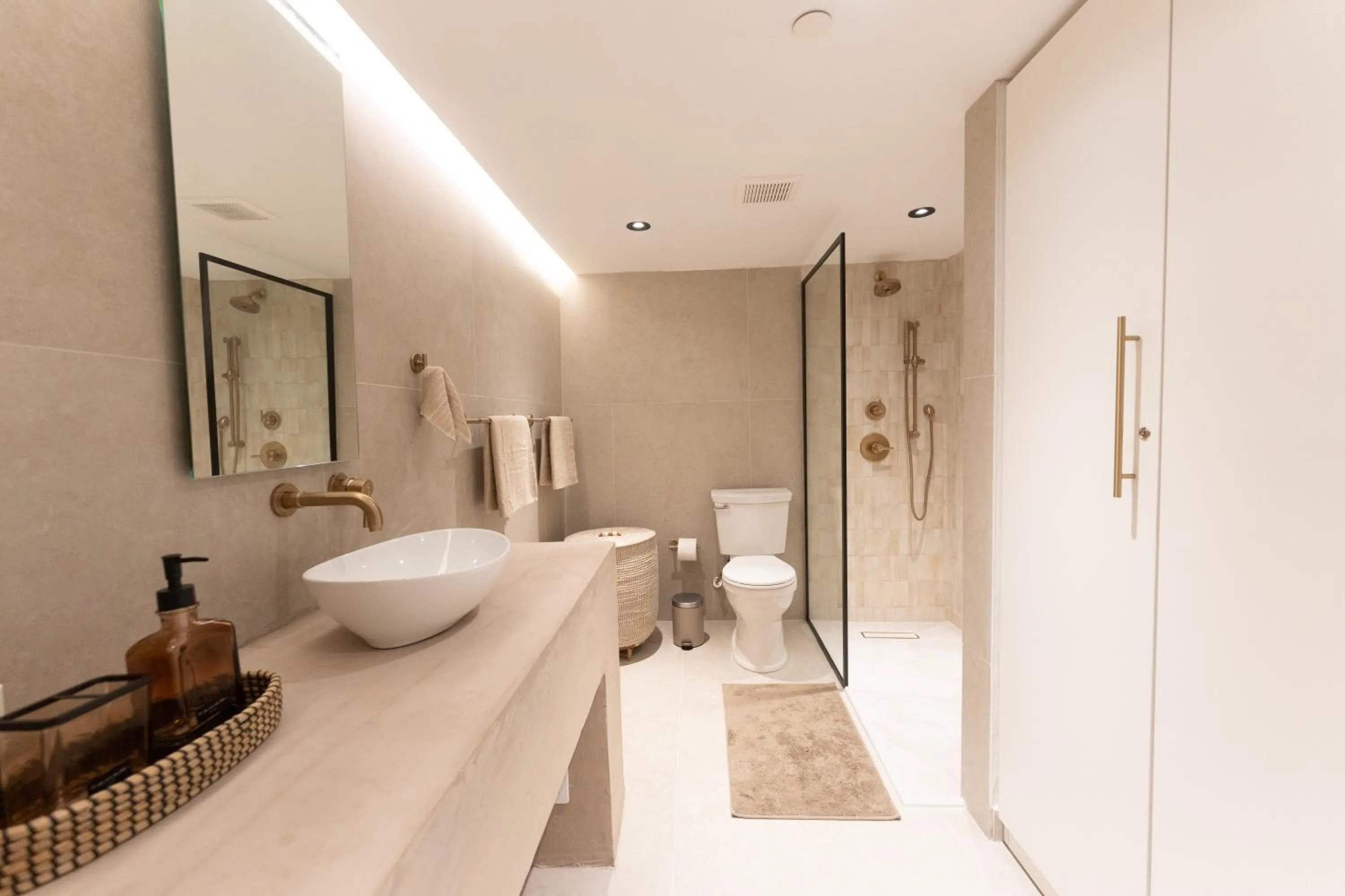 Shower in OCEAN VIEW DELUXE SUITE: PVT. BEACH & POOL