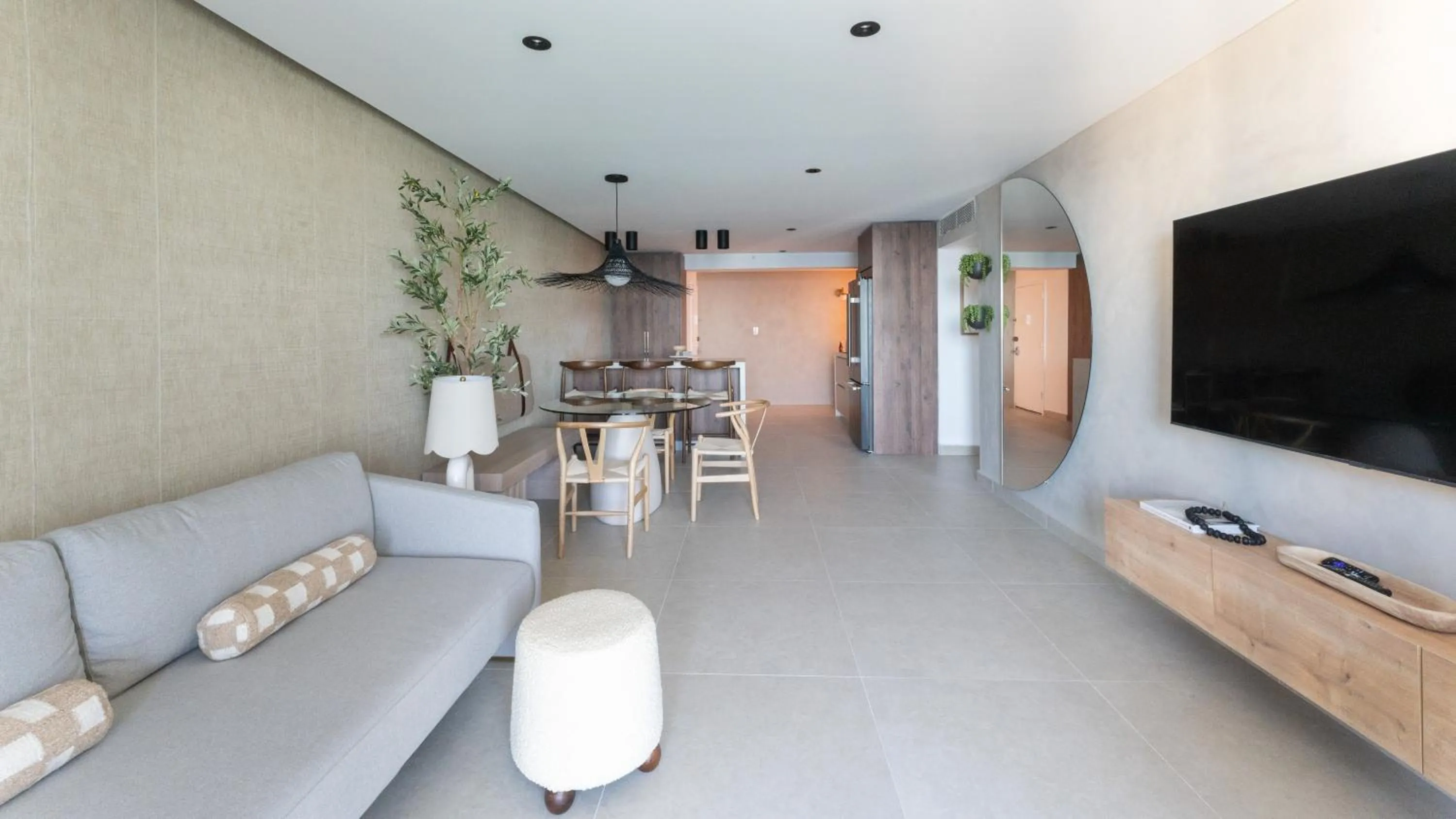 Living room in OCEAN VIEW DELUXE SUITE: PVT. BEACH & POOL