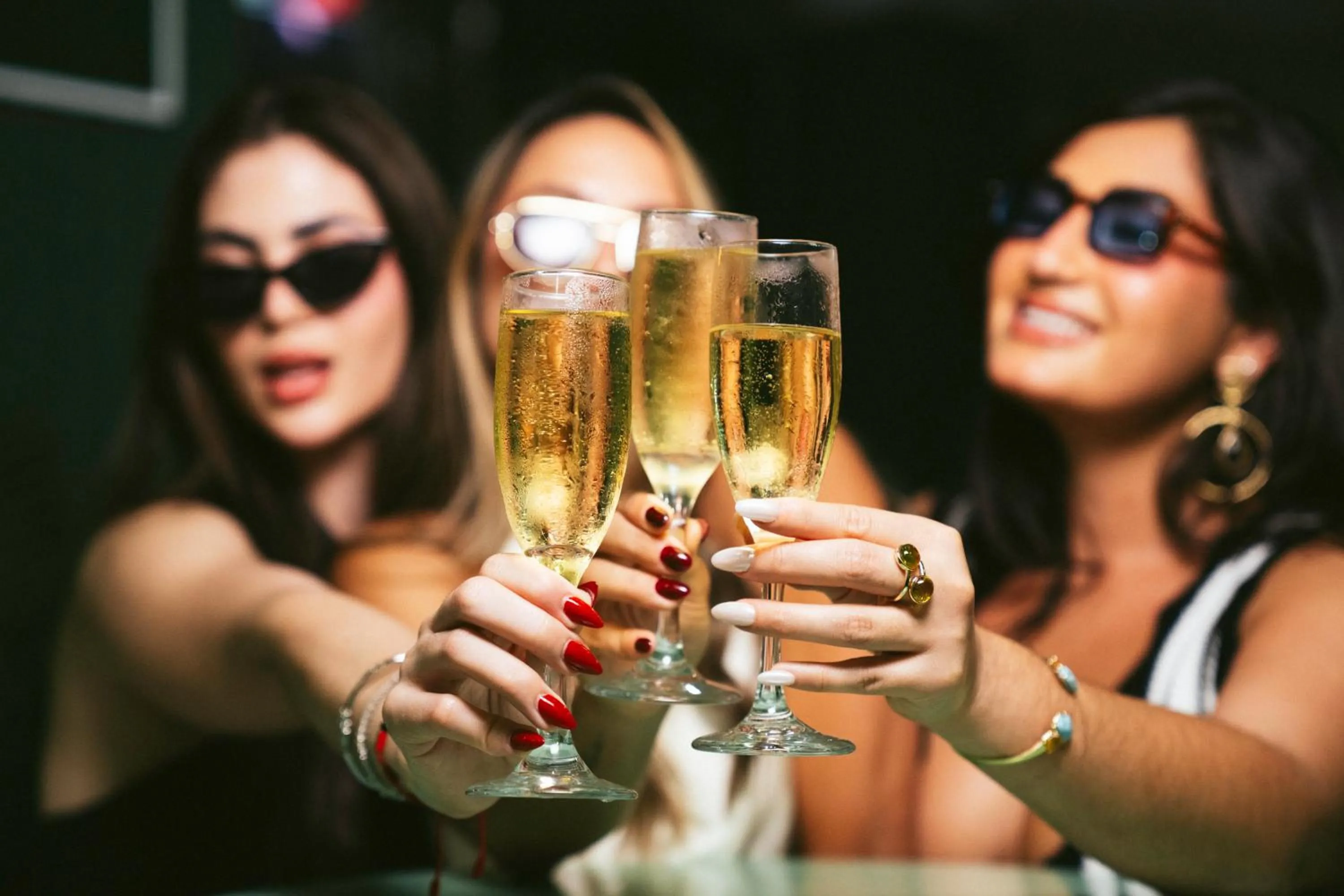 Lounge or bar in OCEAN VIEW DELUXE SUITE: PVT. BEACH & POOL