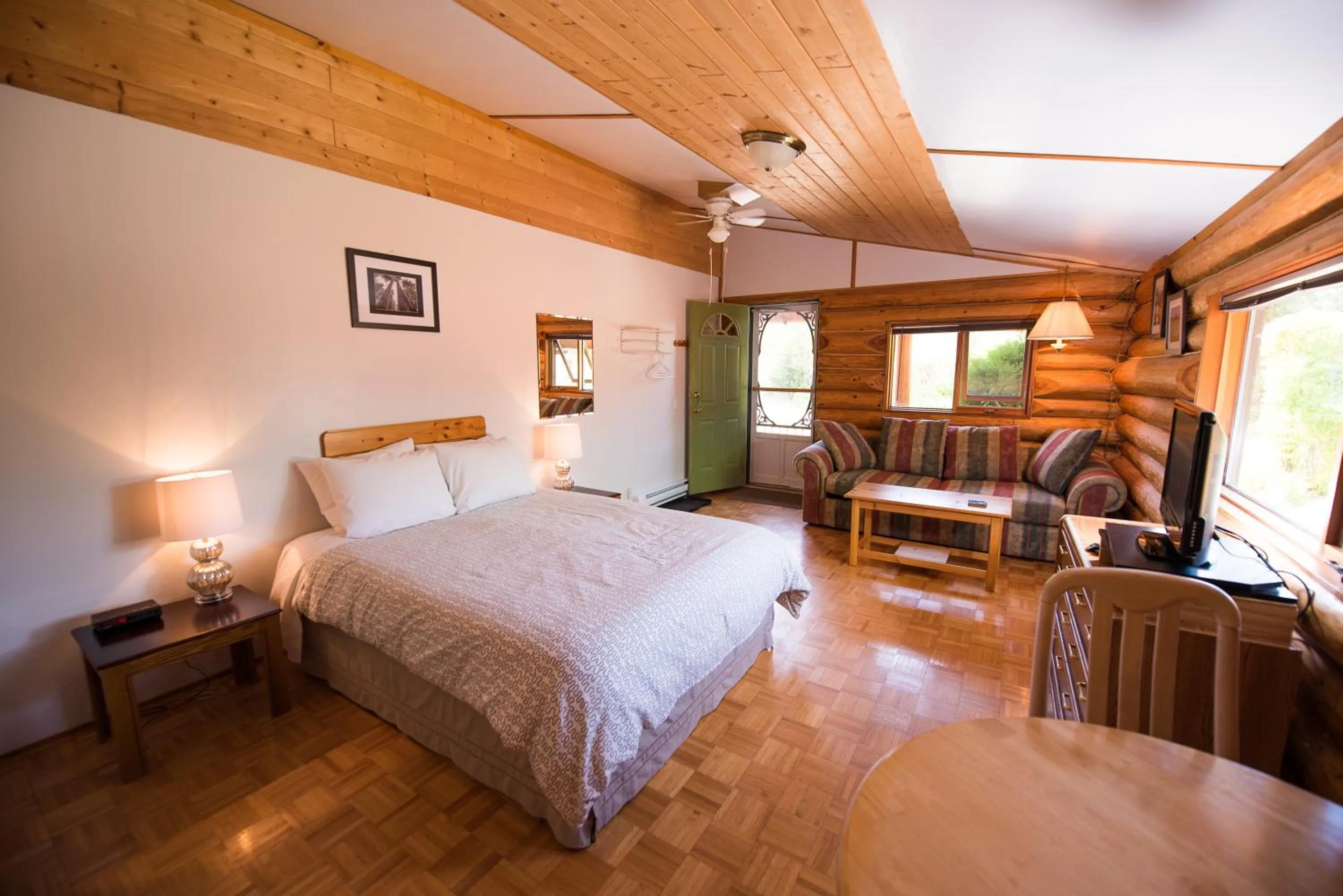 Photo of the whole room in Cedar Haven Cabins and Resort
