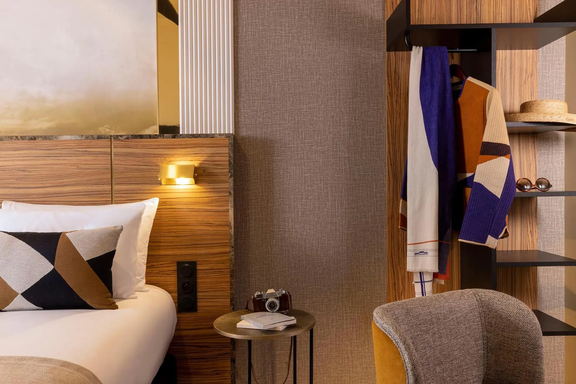 storage, Bed in Hotel Le Rocroy