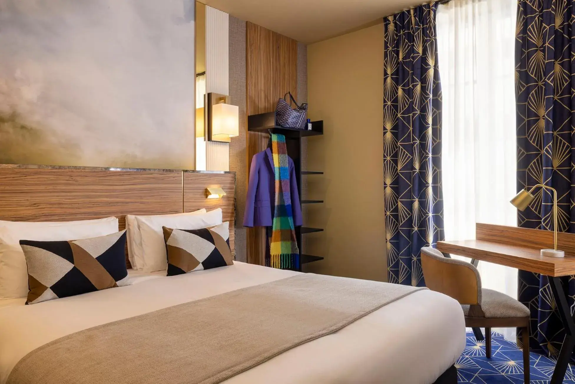 Superior Double Room with Bathtub in Hotel Le Rocroy Superior Double Room with Bathtub in Hotel Le Rocroy