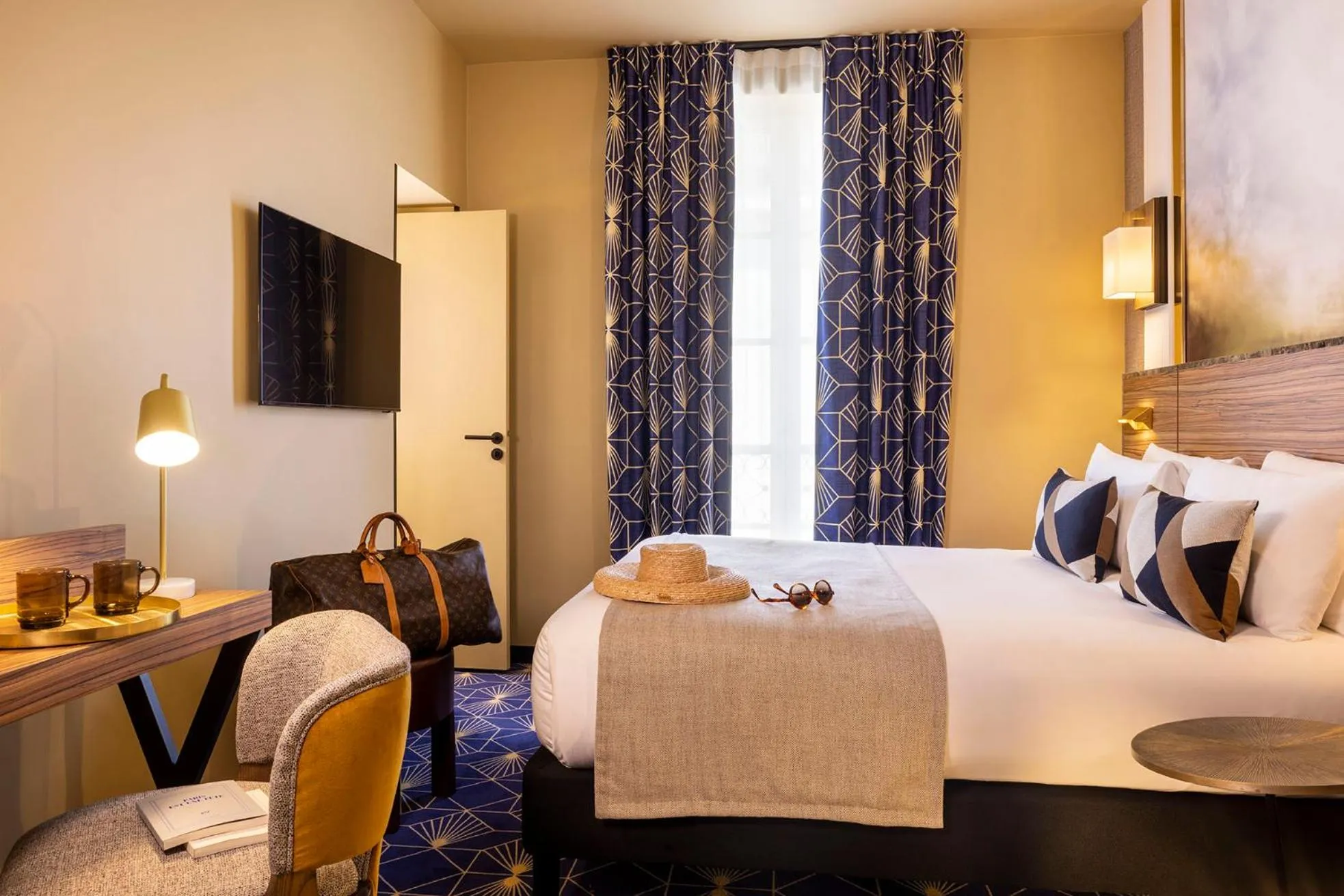 Bedroom, Bed in Hotel Le Rocroy