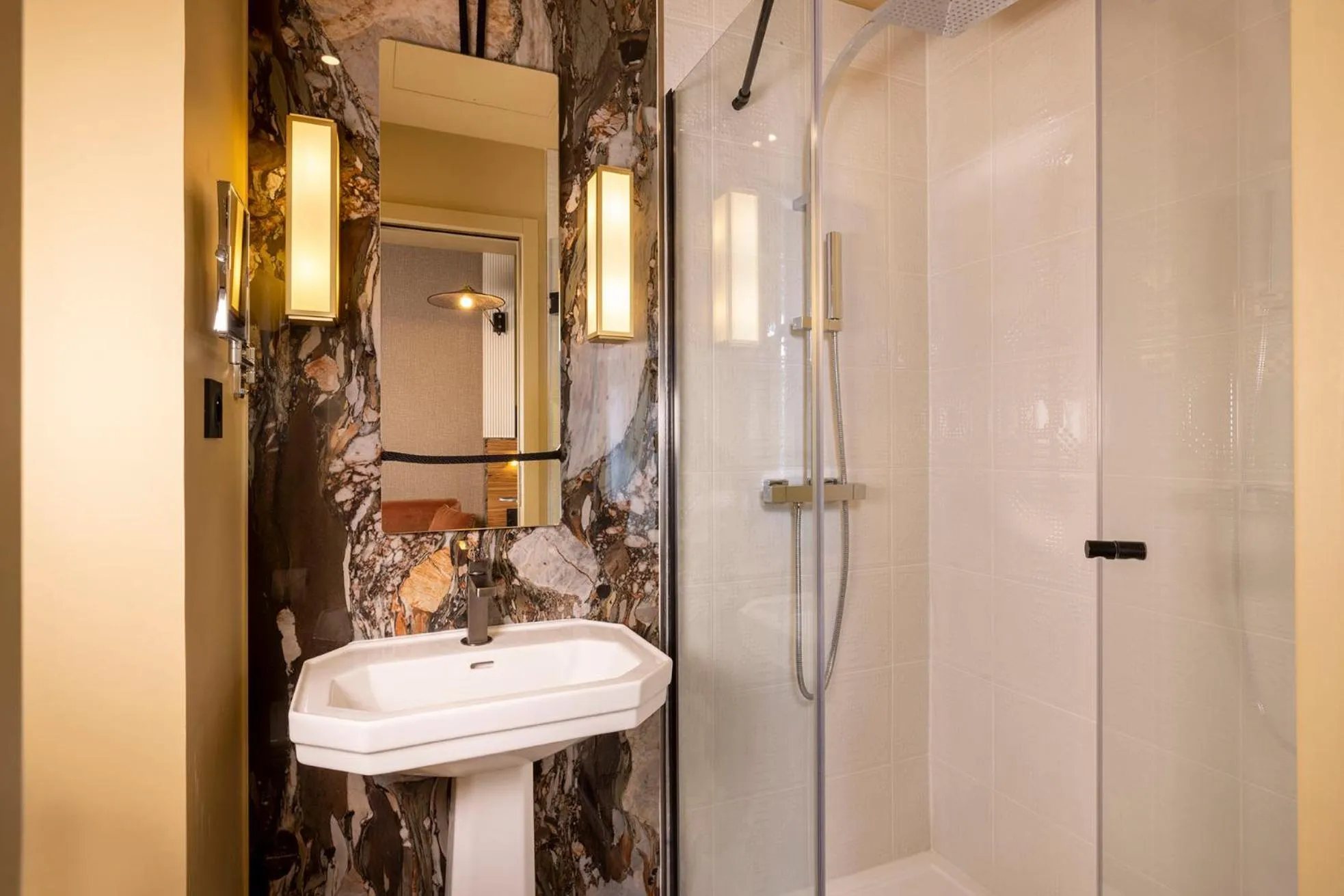 Bathroom in Hotel Le Rocroy