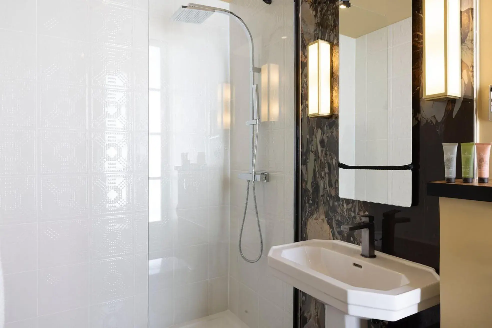 Classic Double Room in Hotel Le Rocroy Classic Double Room in Hotel Le Rocroy