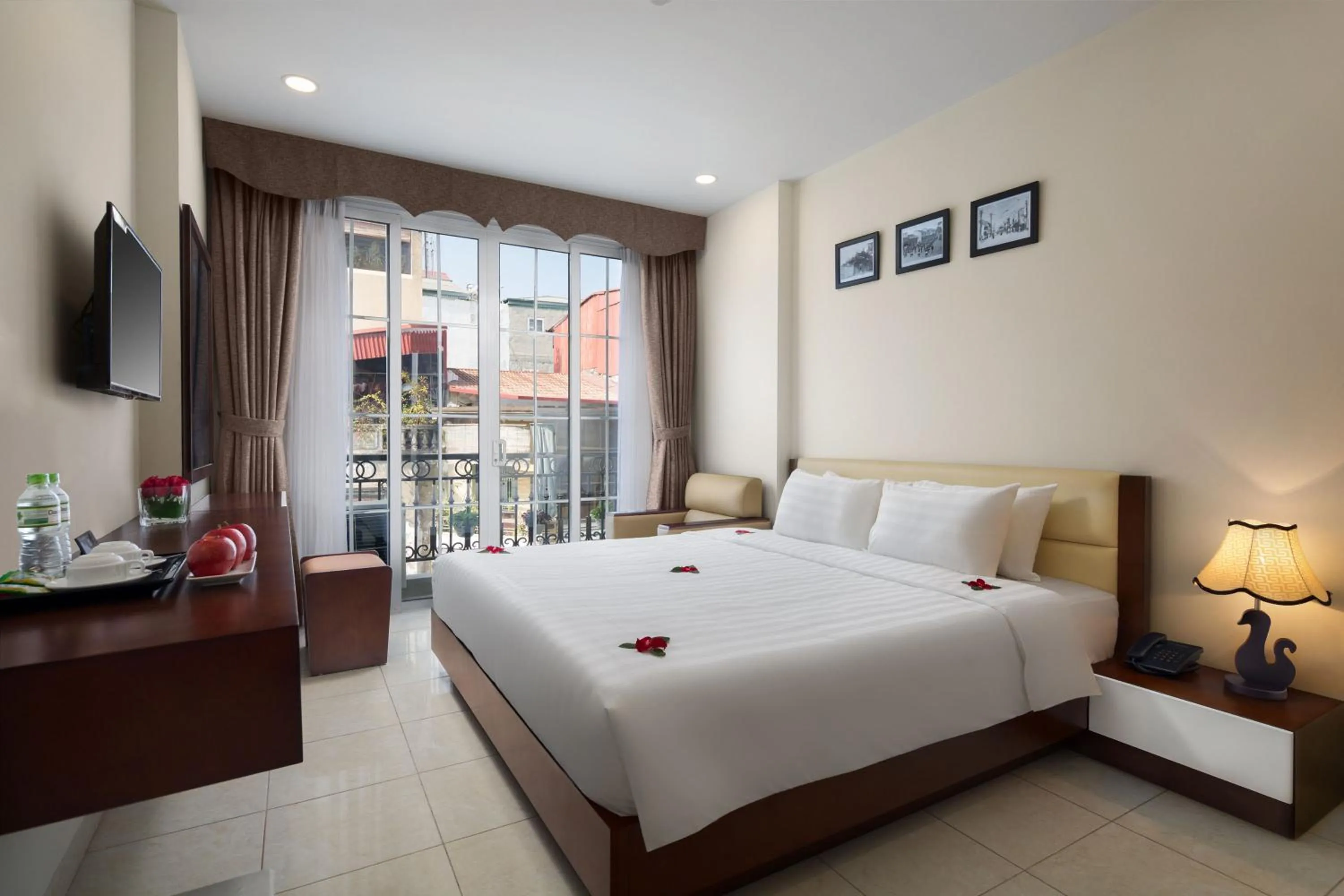 Photo of the whole room, Bed in Dream Central Hotel & Spa - Hanoi Old Quarter