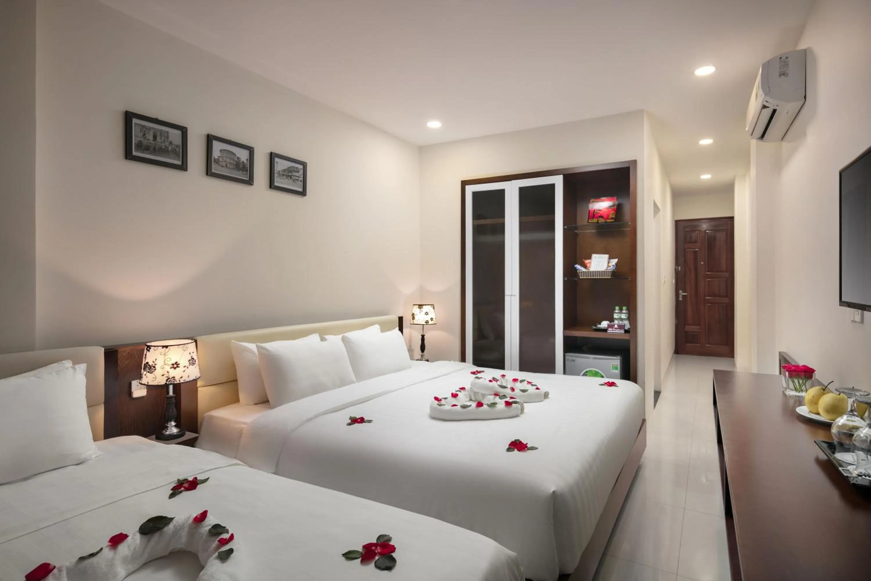 Photo of the whole room, Bed in Dream Central Hotel & Spa - Hanoi Old Quarter