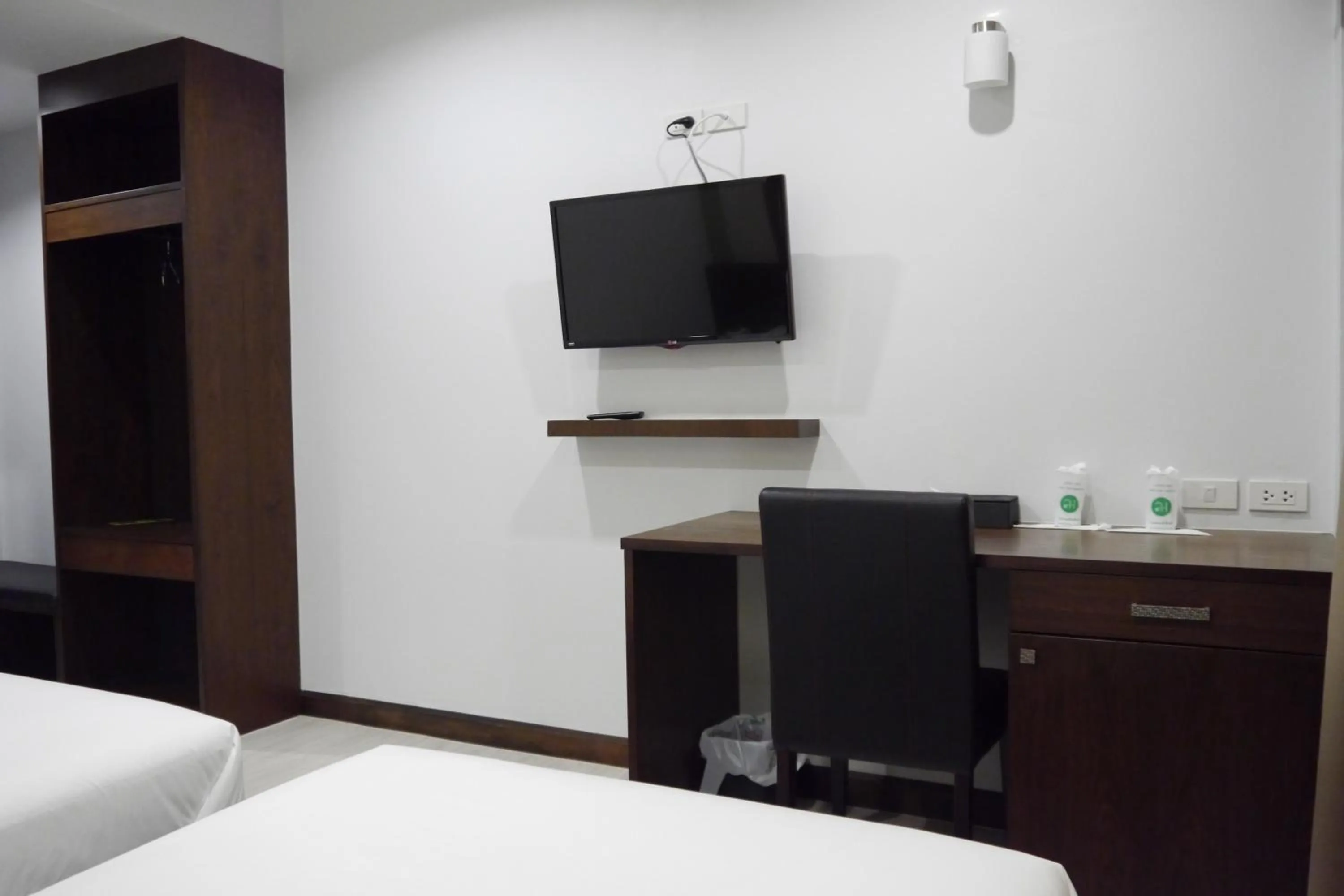 Bed in Lertnimit Hotel