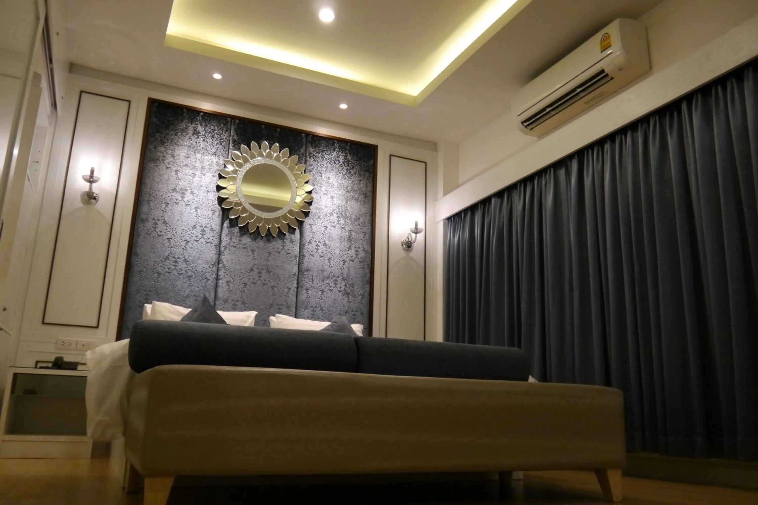 Bed in Lertnimit Hotel